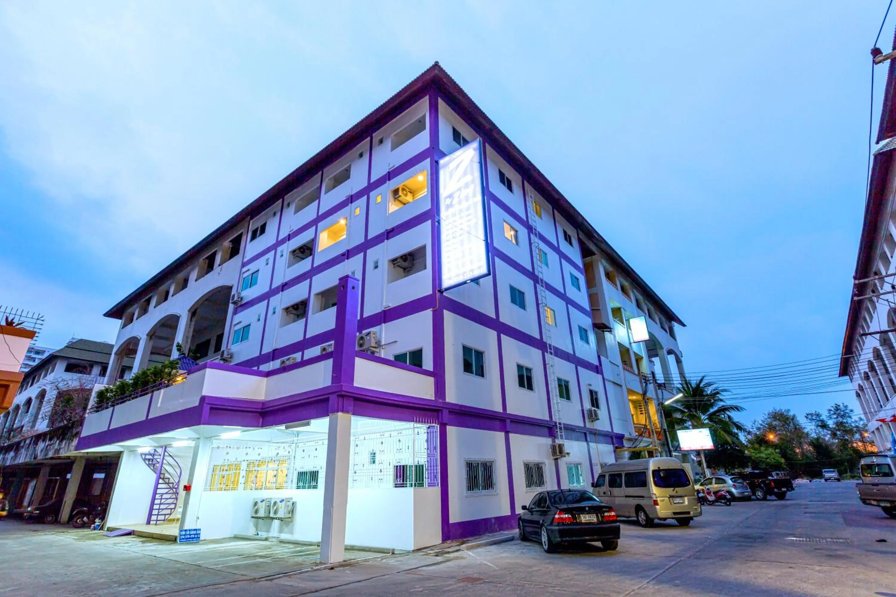 Facade/entrance in Z by Zing