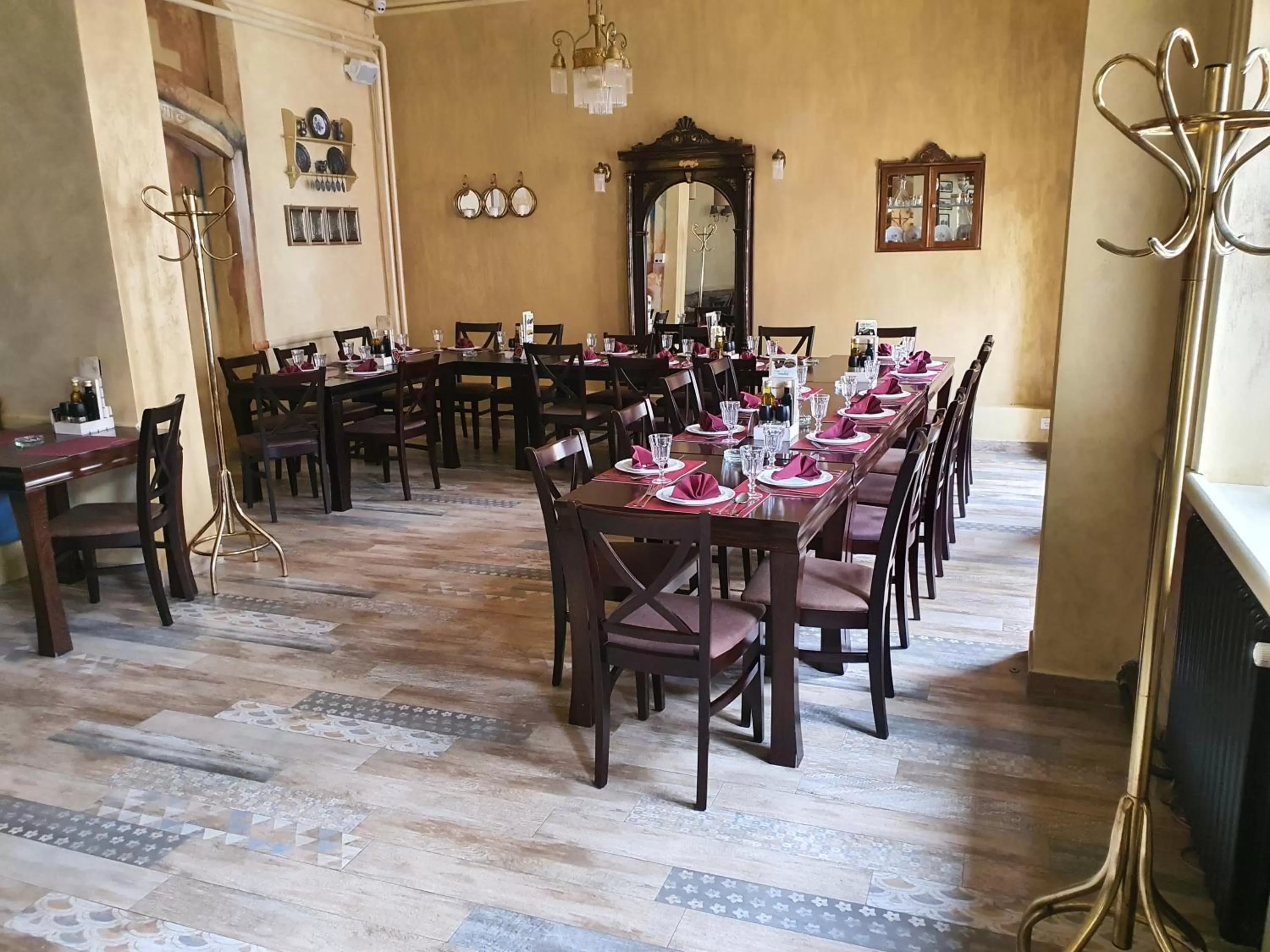 Restaurant/places to eat in Hotel Fontana