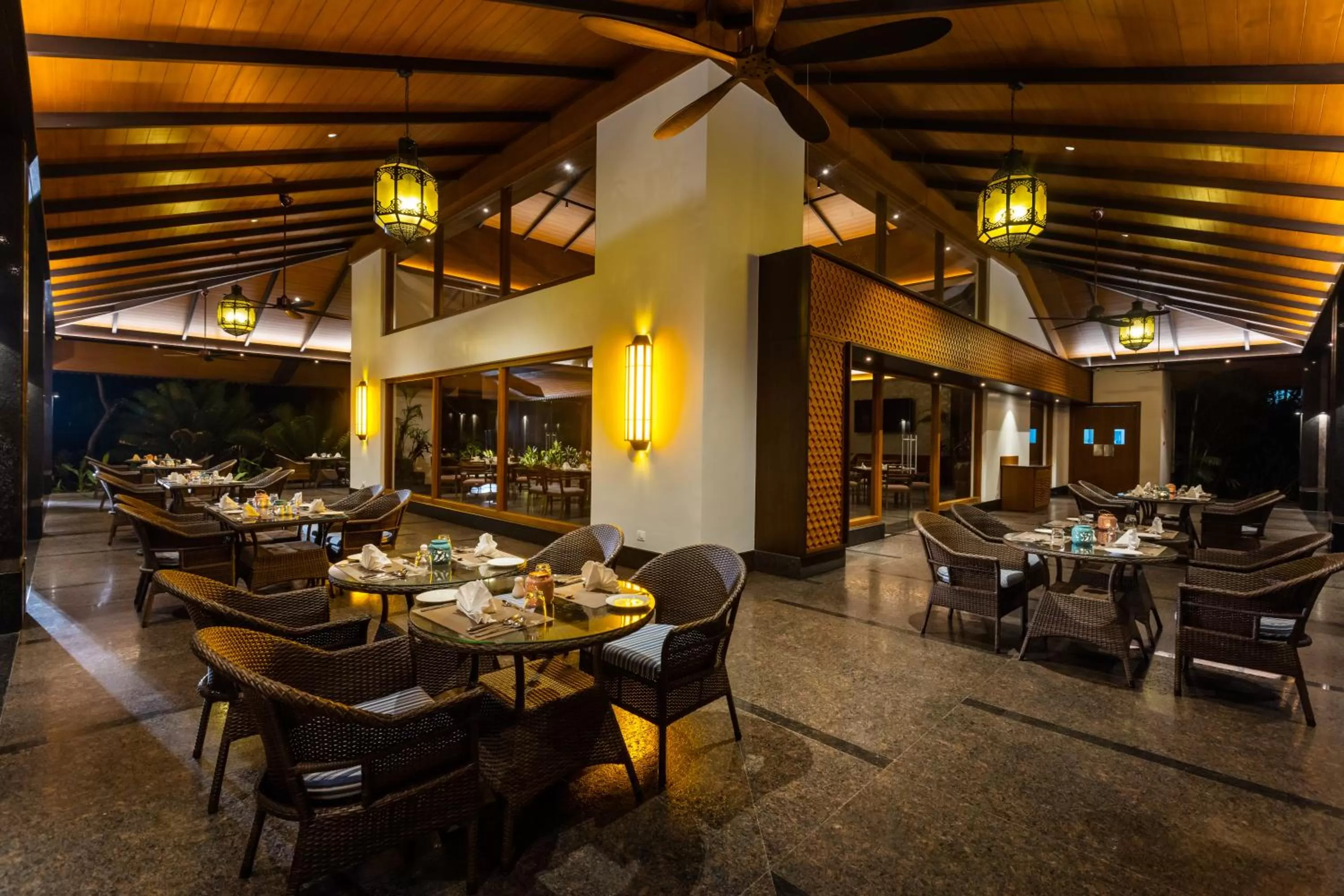 Restaurant/places to eat in Denissons Beach Resort, formerly Gamyam Retreat