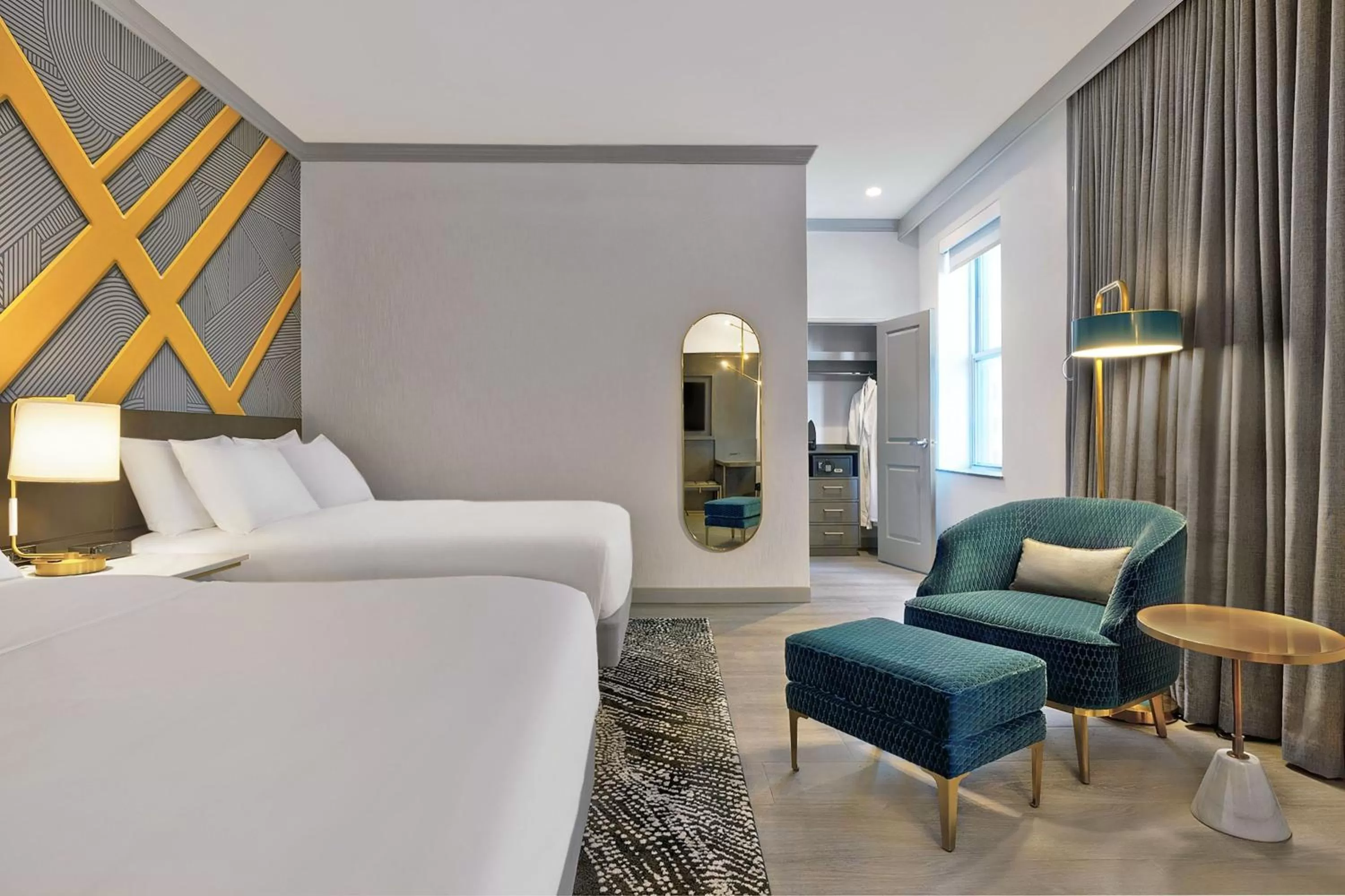 Photo of the whole room, Bed in Le Méridien St. Louis Downtown