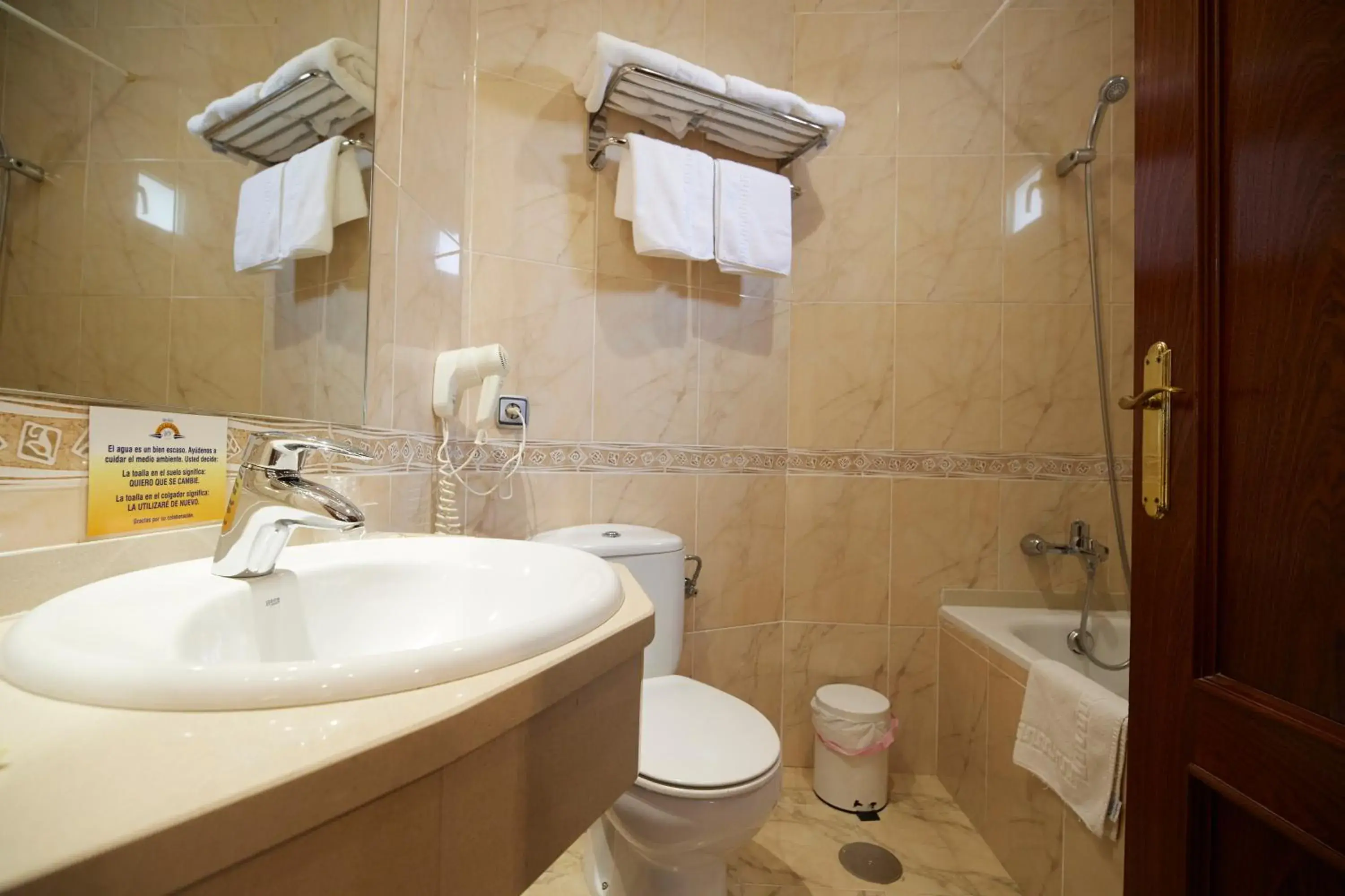 Twin Room - single occupancy in Hotel Villalegre Twin Room - single occupancy in Hotel Villalegre