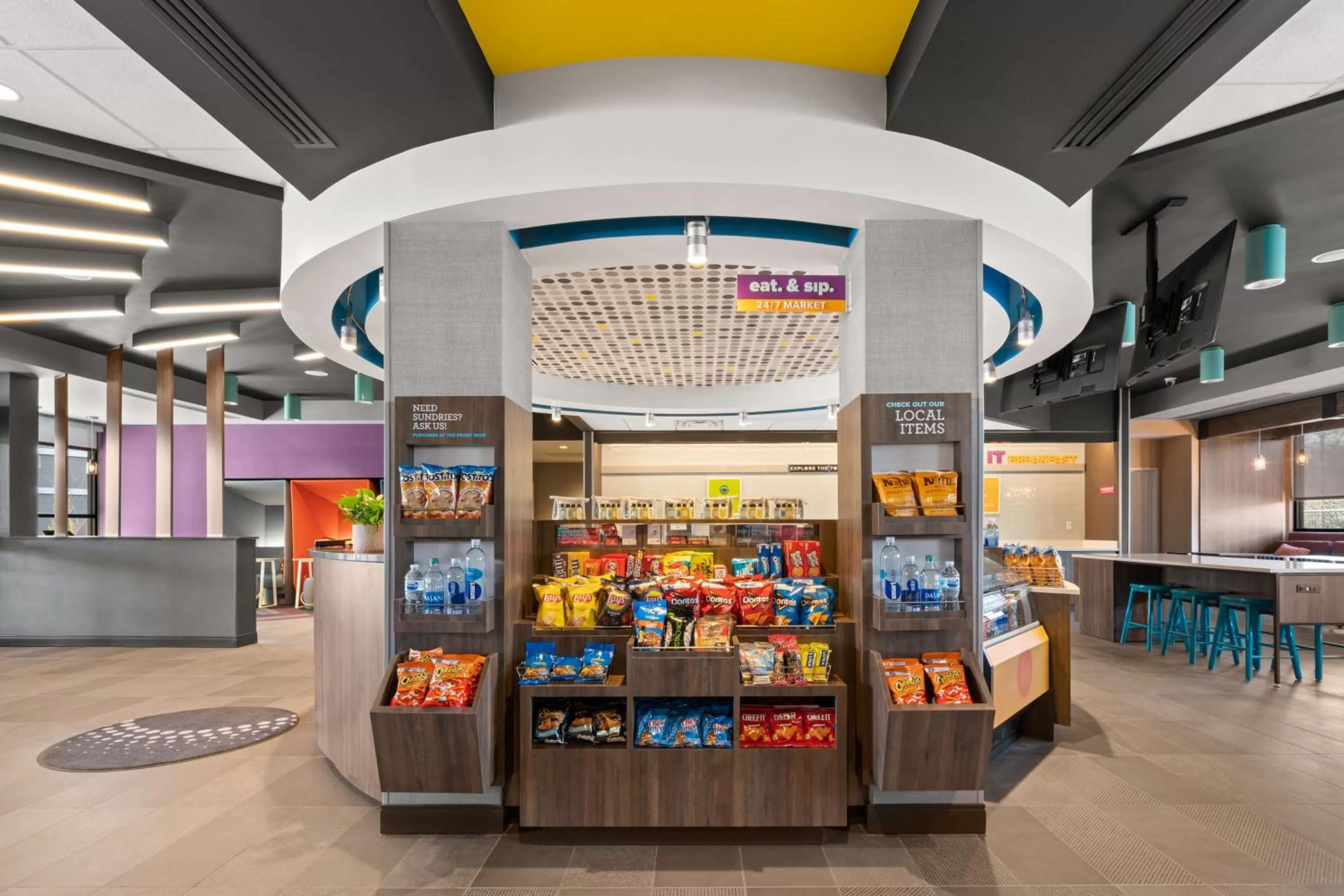 On-site shops in Tru By Hilton Portland Airport, Or