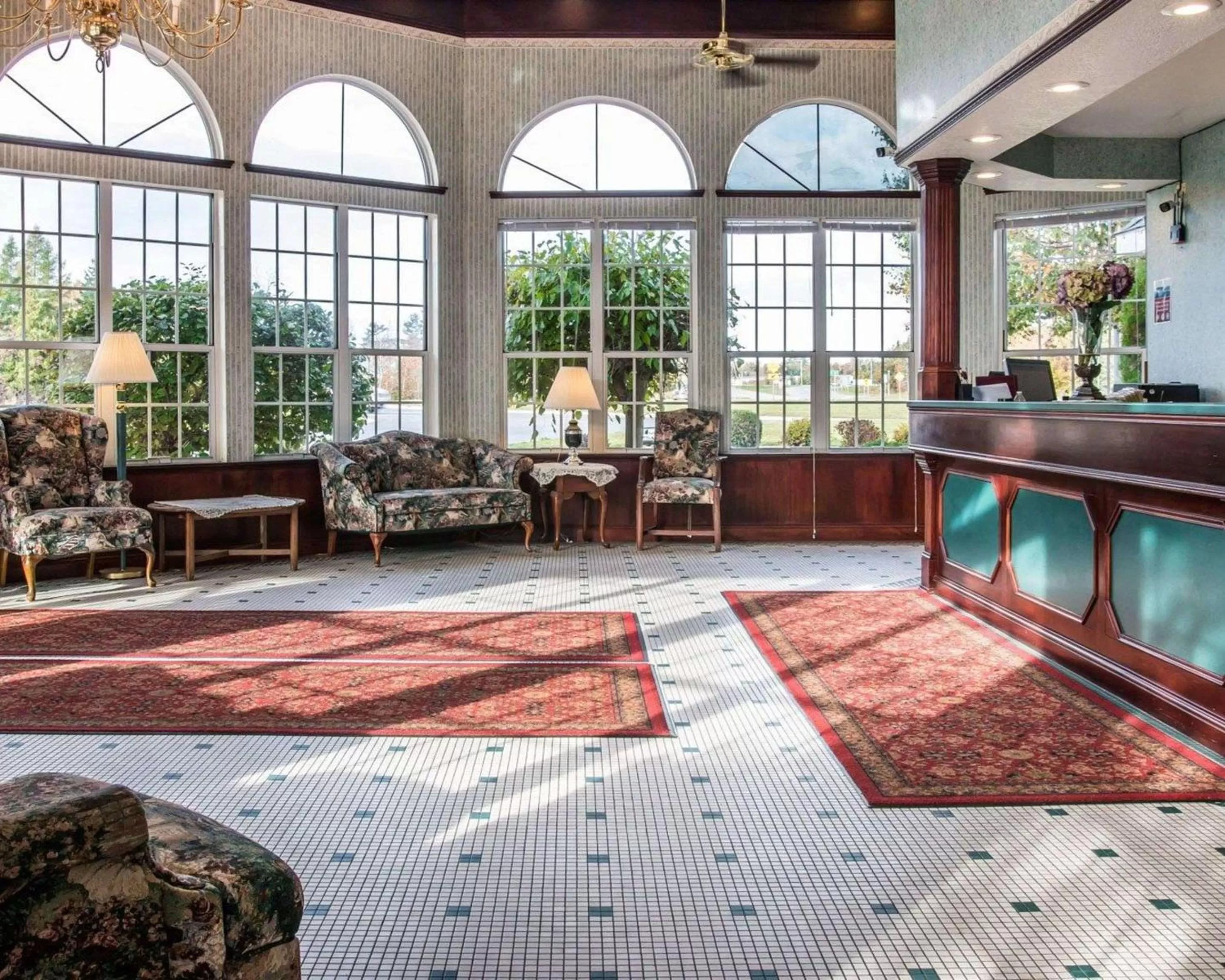 Lobby or reception in Clarion Hotel Mackinaw City Beachfront