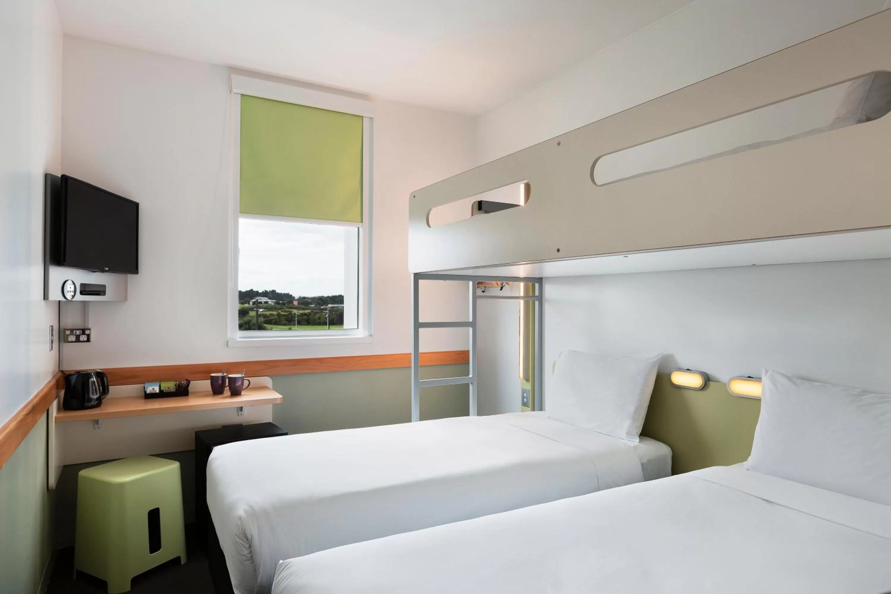 Photo of the whole room, Bed in ibis Budget Auckland Airport