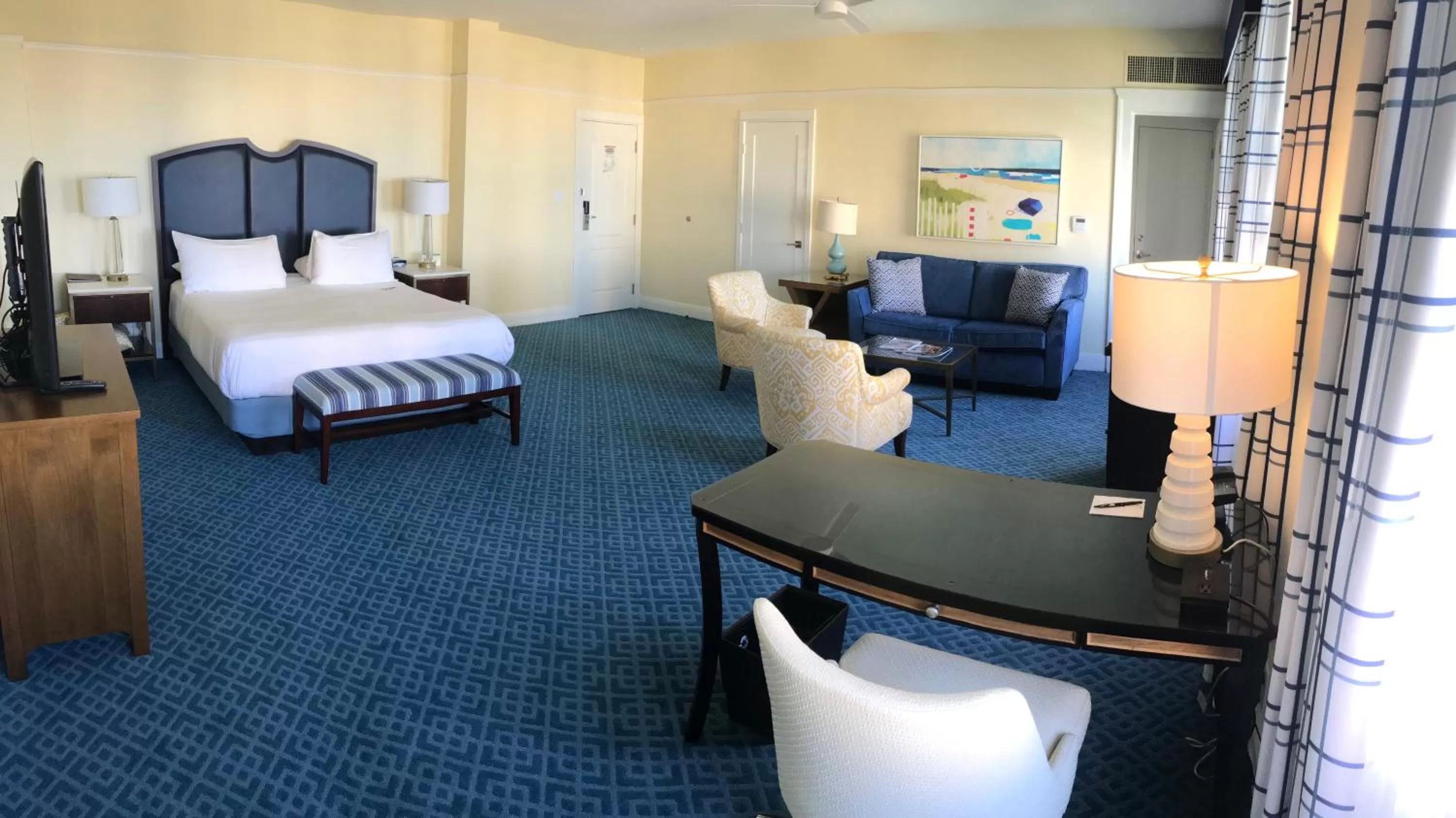 Photo of the whole room, Bed in Grande Colonial La Jolla