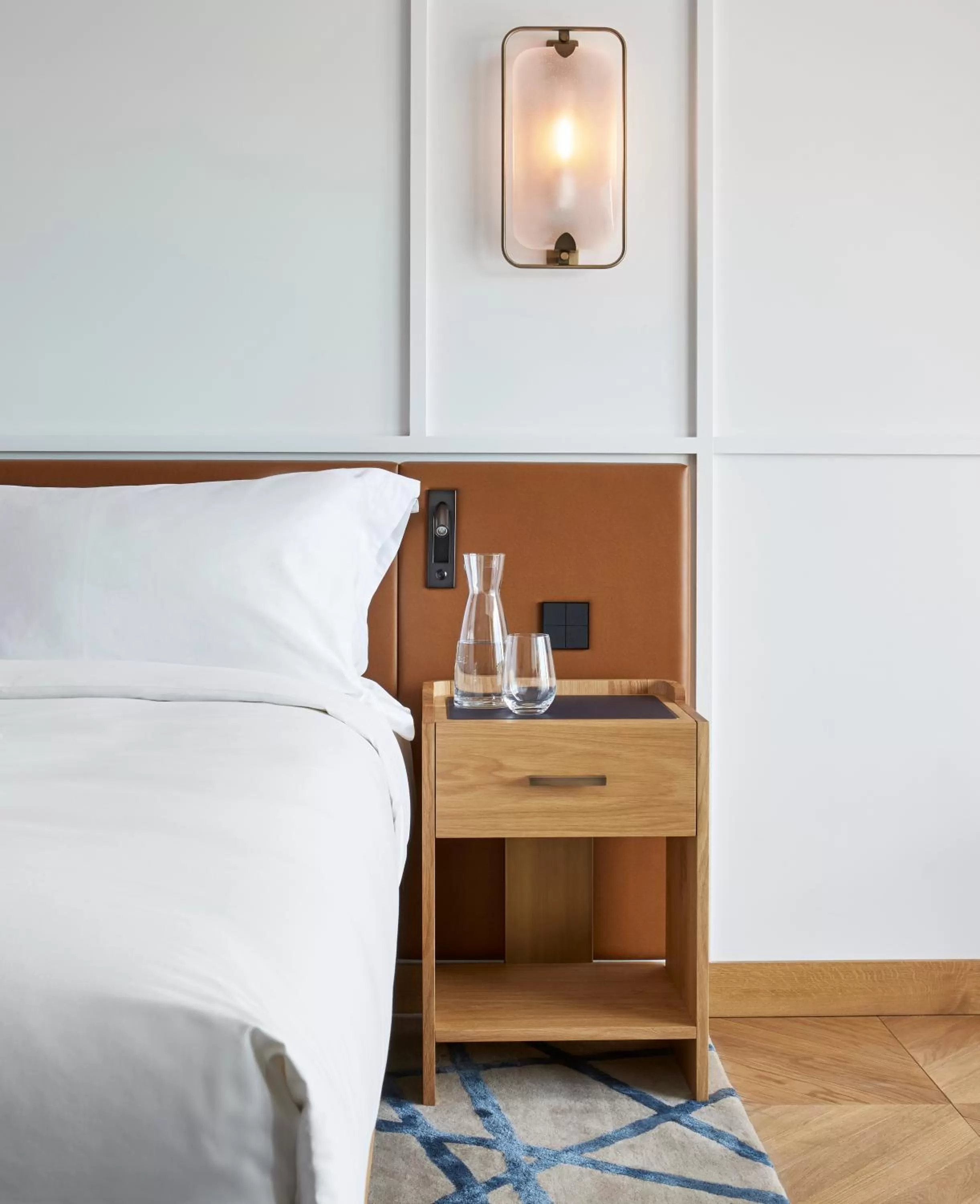 Bed in Alex Lake Zürich