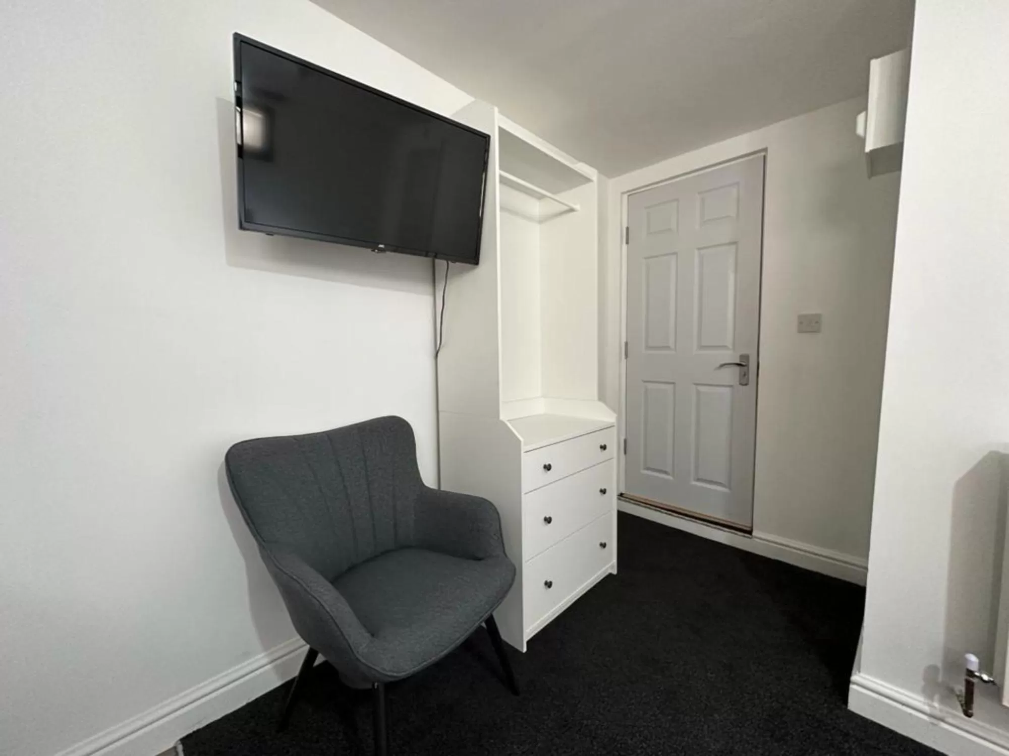 TV/Entertainment Center in The Fishpond - Premier Nottingham Studios
