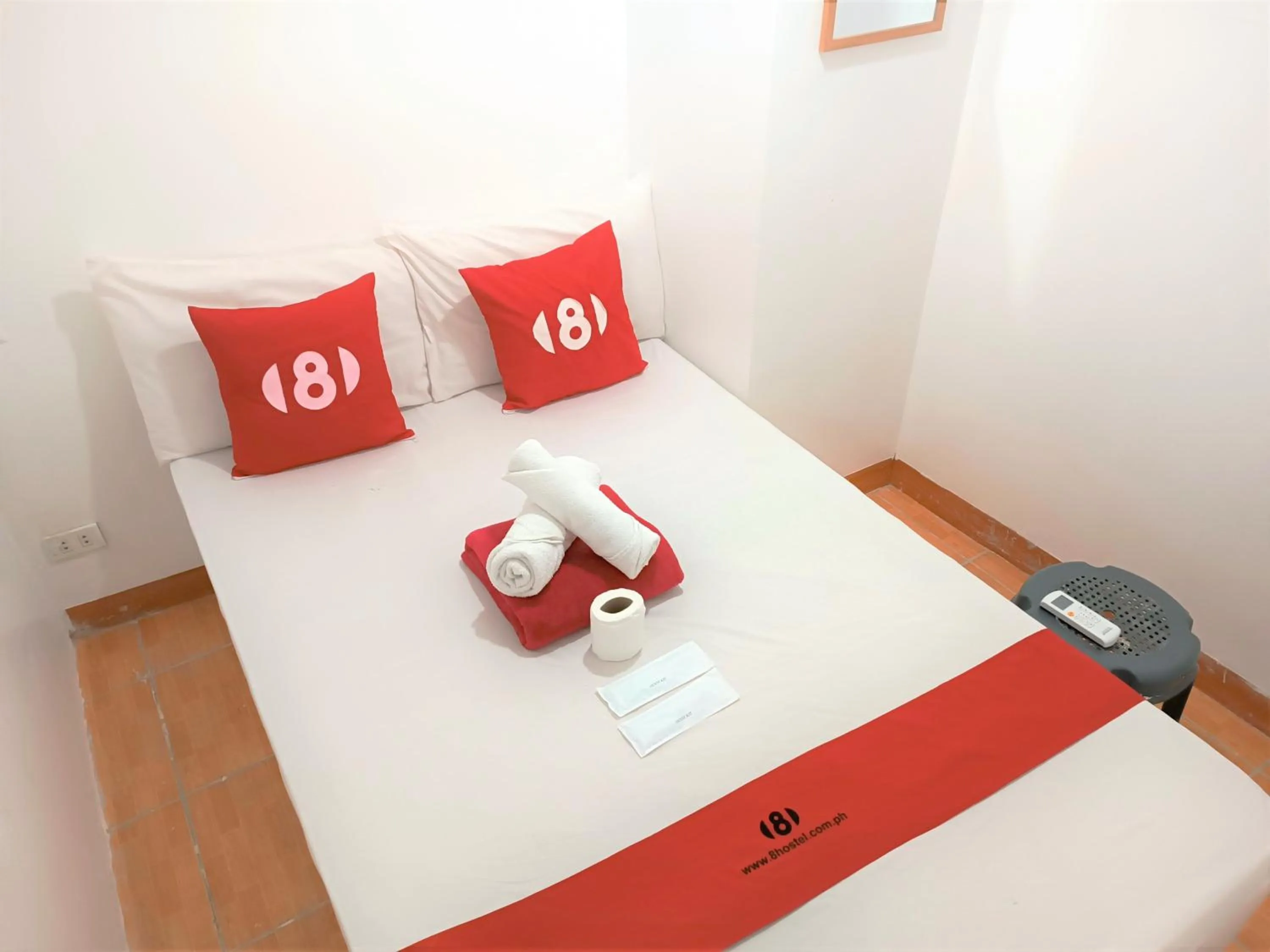 bunk bed, Bed in 8Hostel