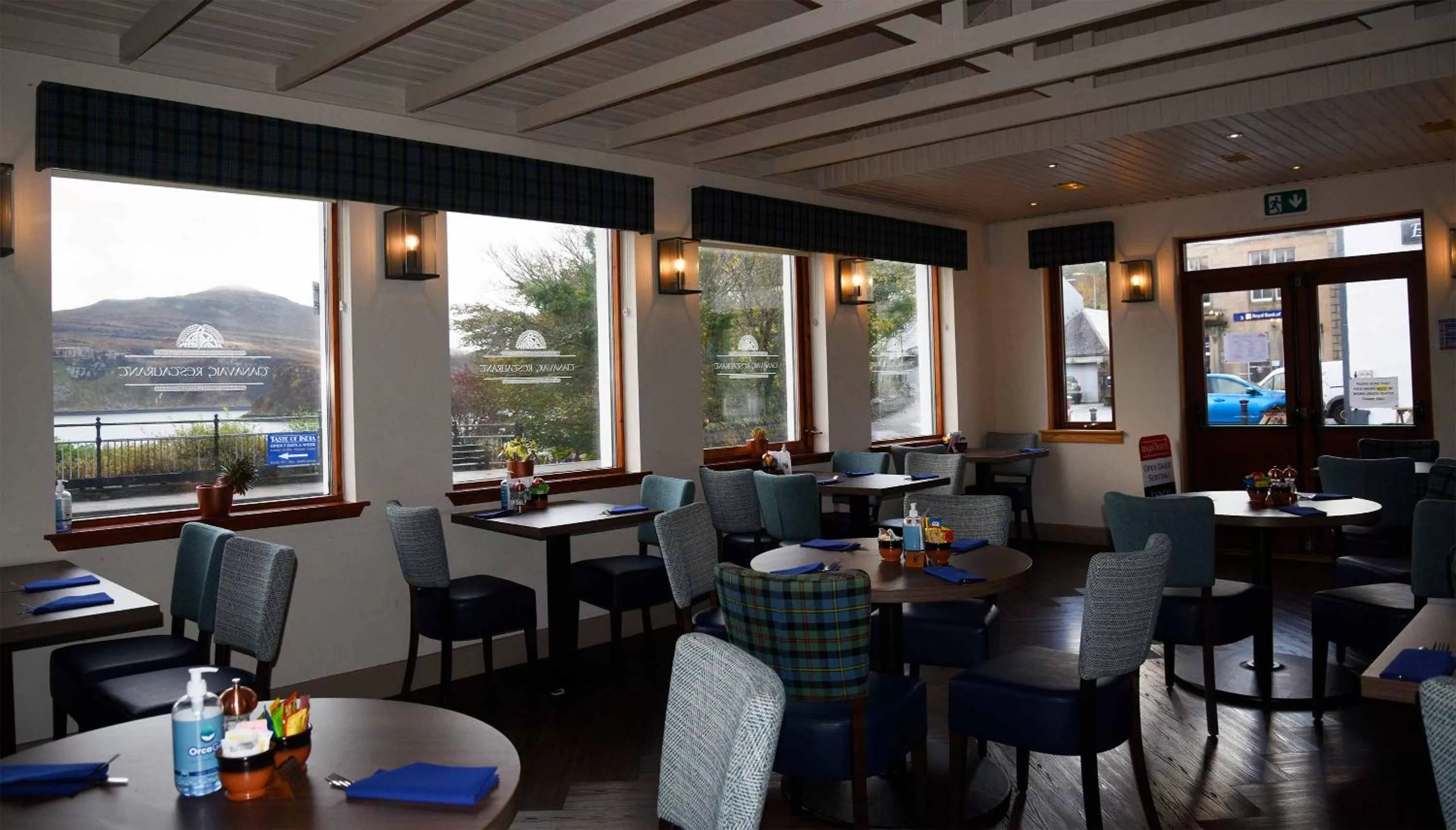 Restaurant/places to eat in The Royal Hotel