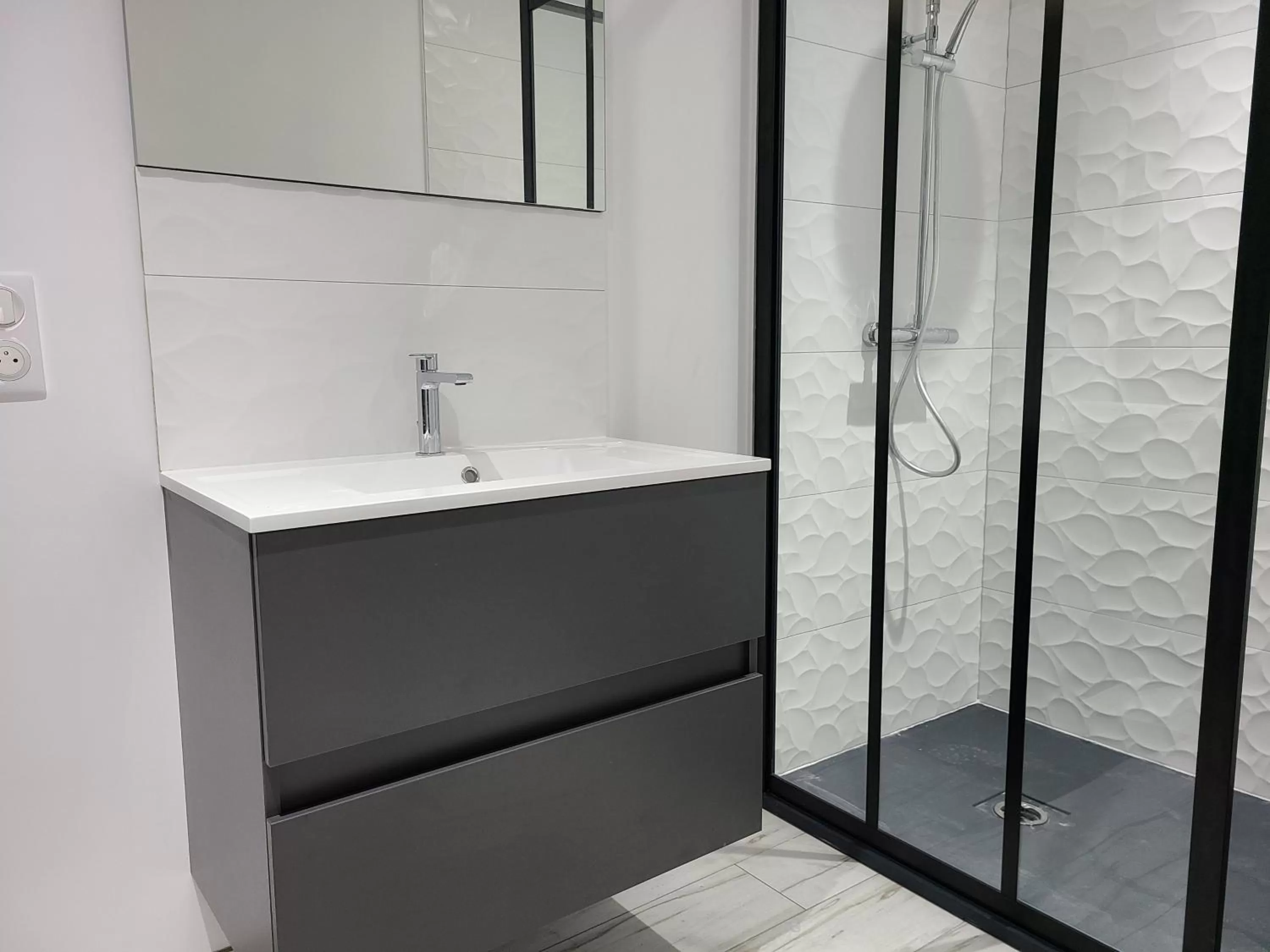 Shower in L'escale Romanesque