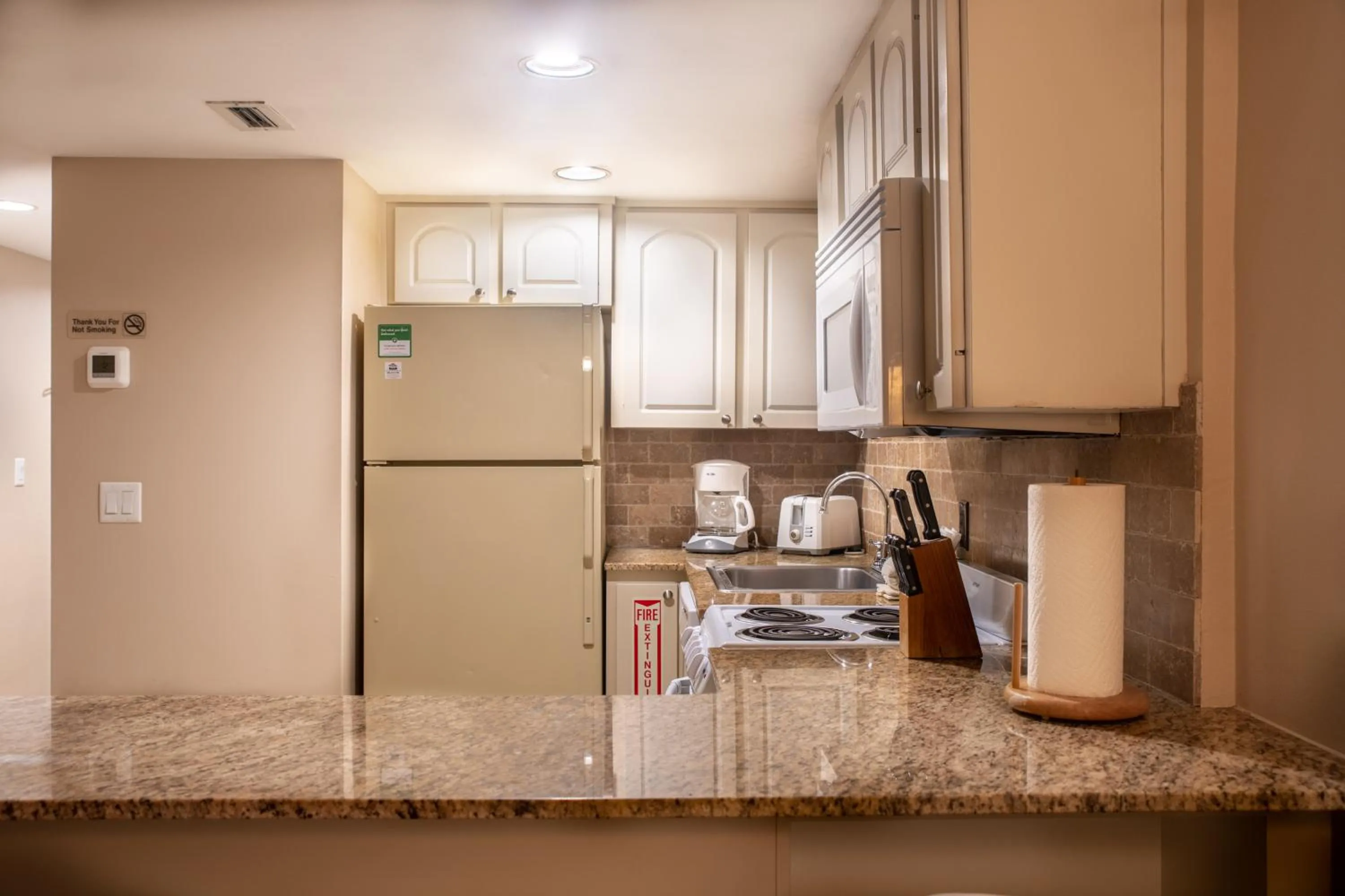 Kitchen or kitchenette in Sea Shells Beach Club
