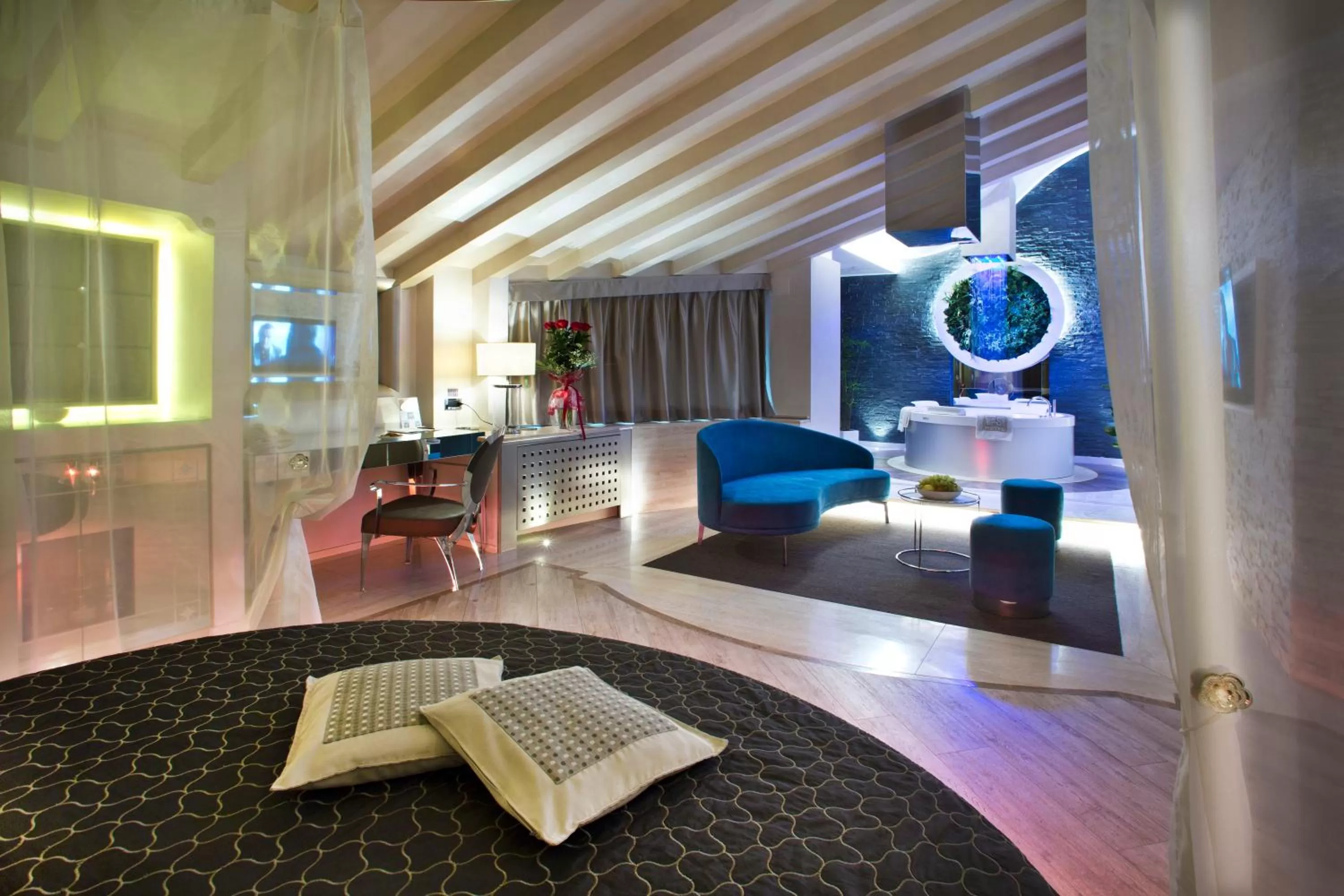 Vip's Motel Luxury Accommodation & Spa