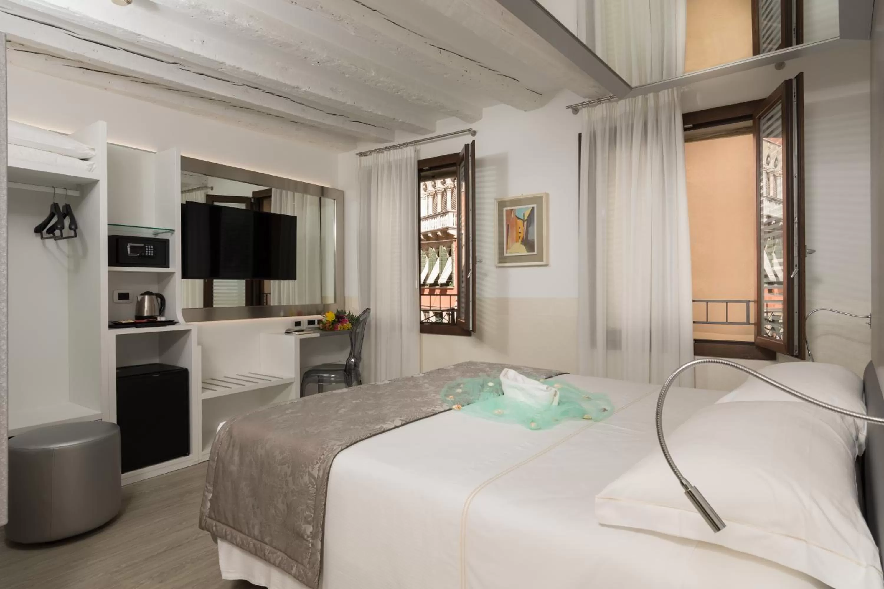 Photo of the whole room, Bed in UNAHOTELS Ala Venezia-Adults 16