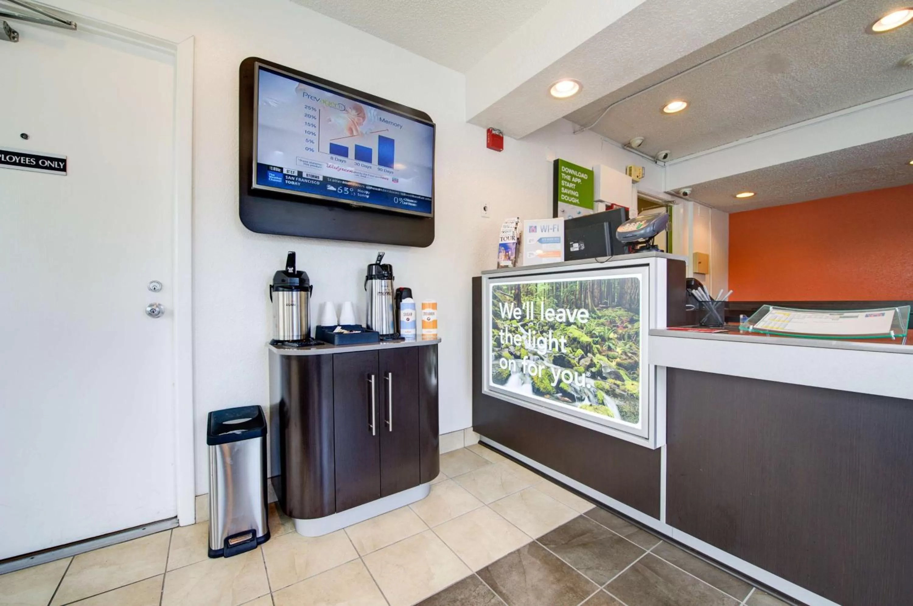 Communal lounge/ TV room in Motel 6-Seattle, WA - Airport