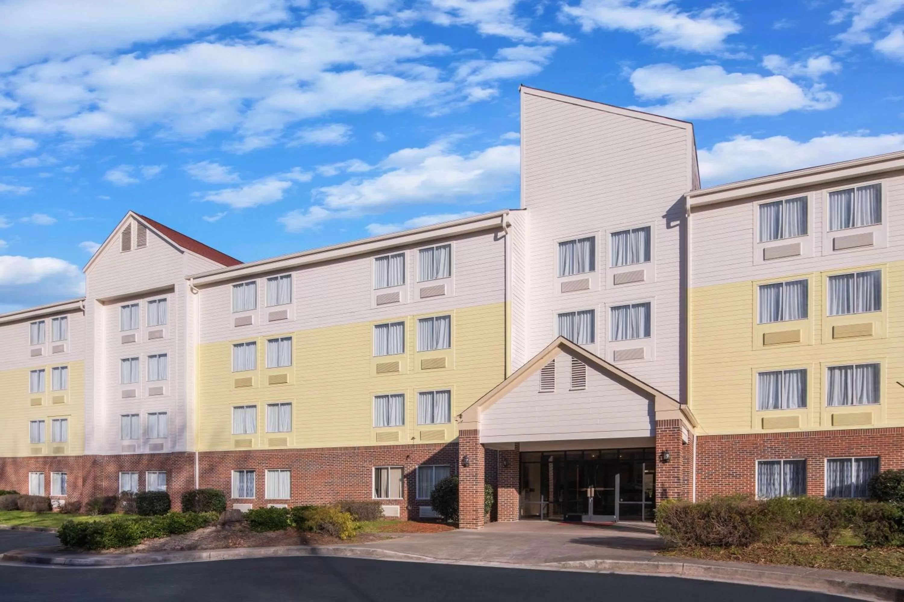 Property building in Days Inn by Wyndham Macon I-75 North