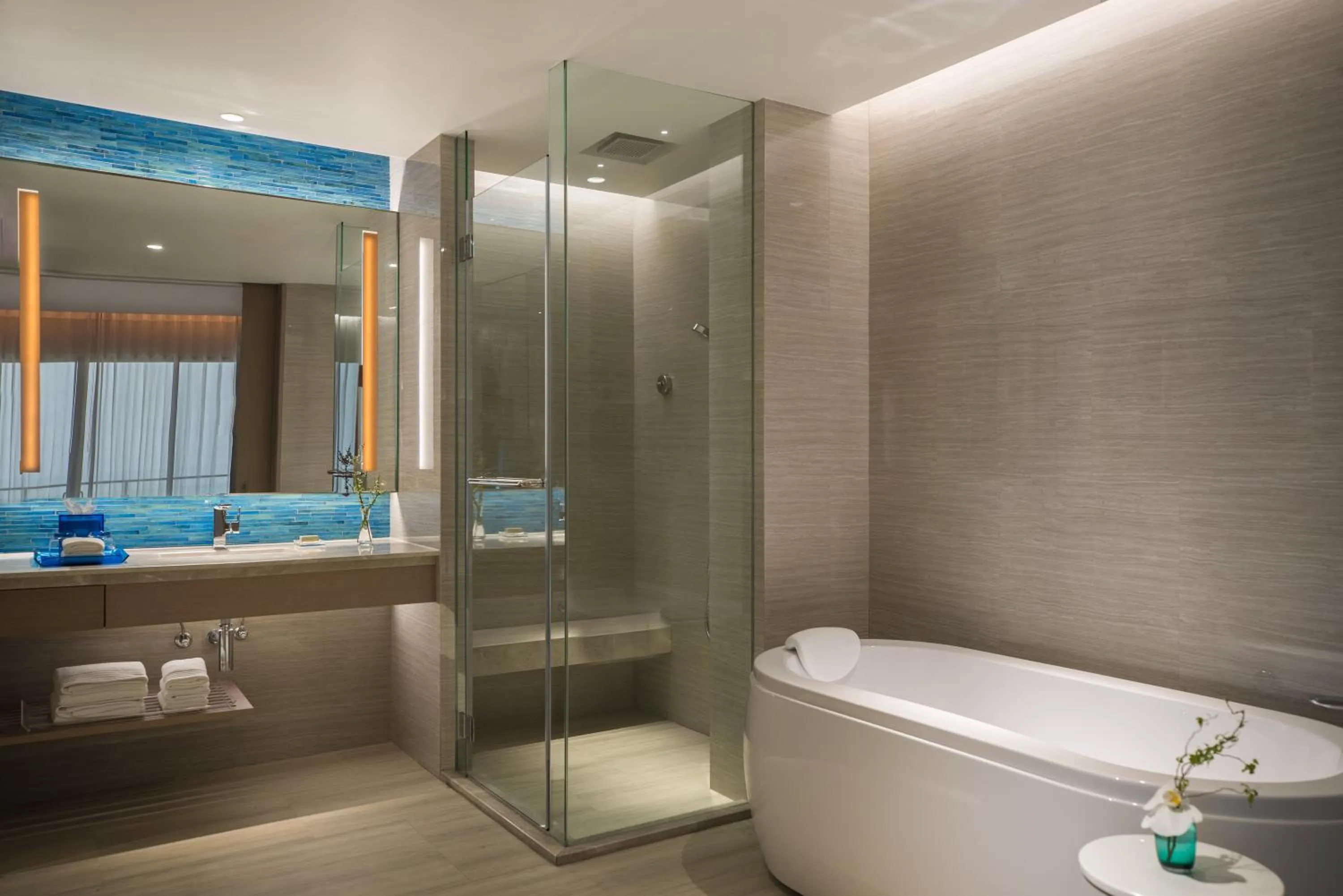 Shower in Renaissance Pattaya Resort & Spa