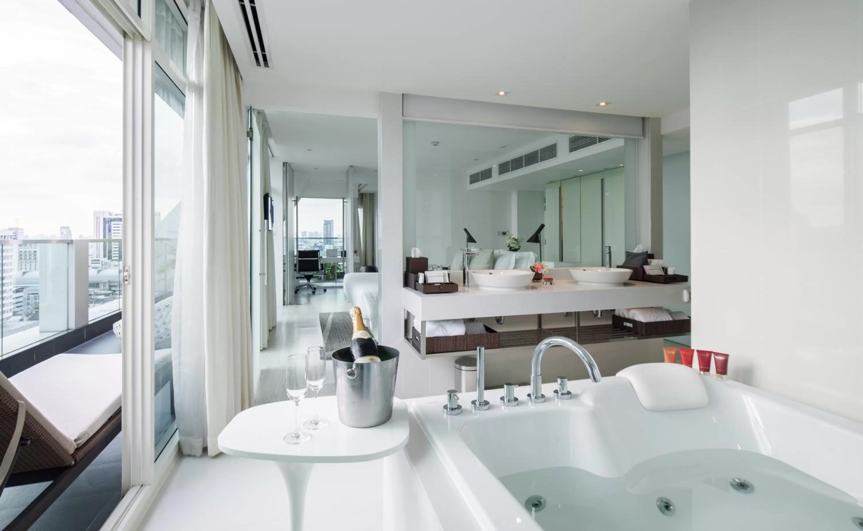 Bathroom in Centara Watergate Pavilion Hotel Bangkok