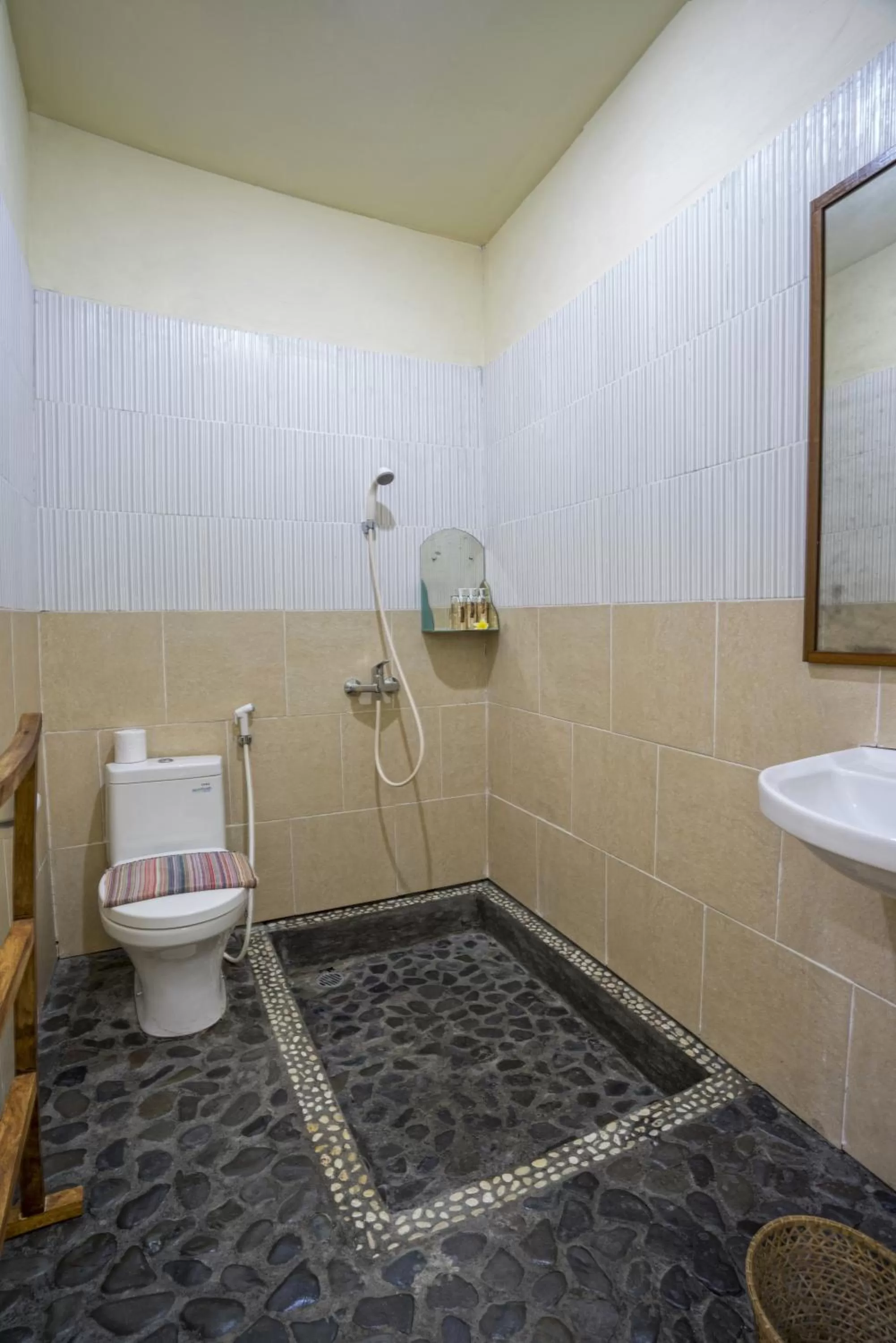 Toilet in Ubud Sari Health Resort