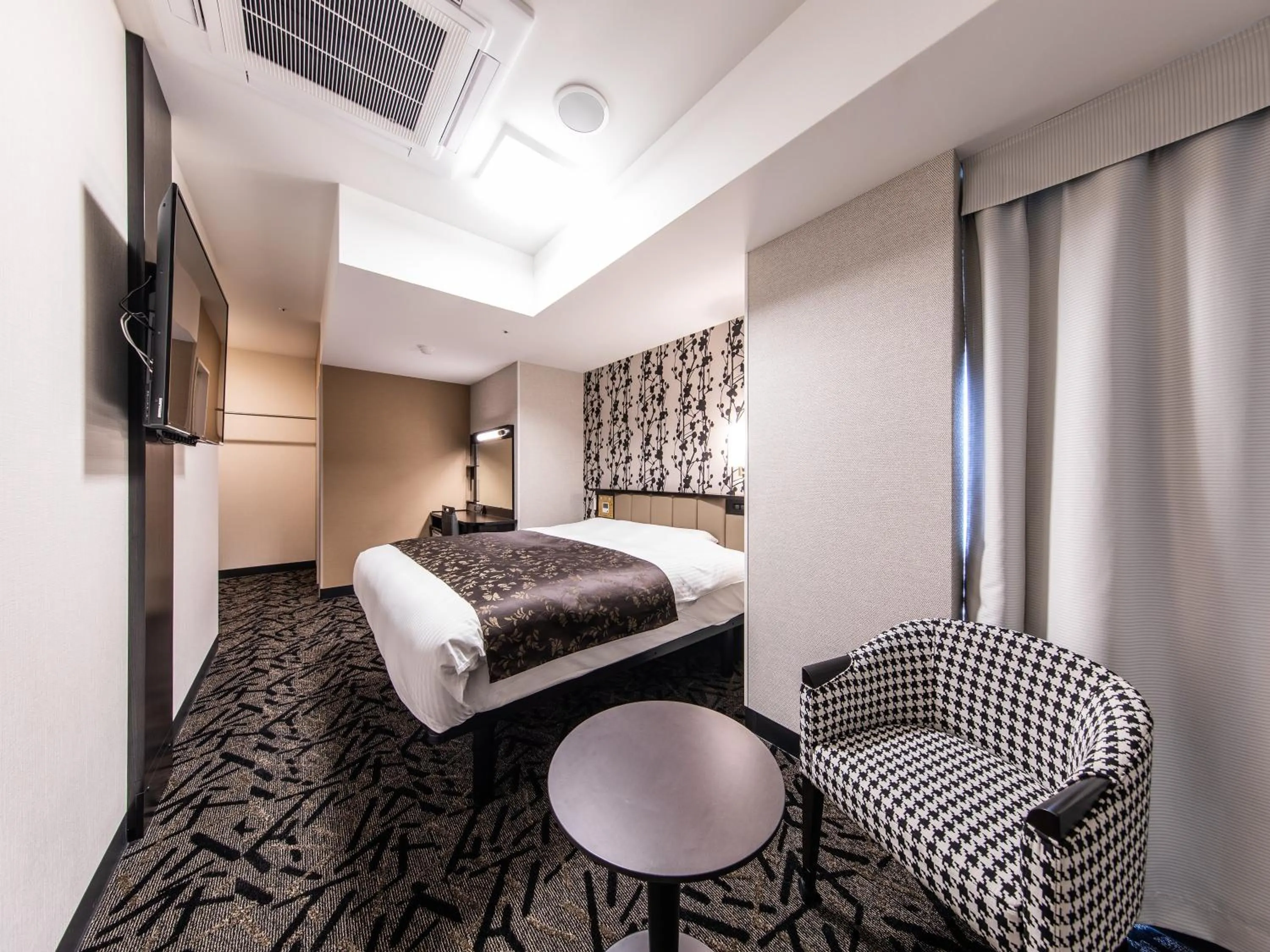 Photo of the whole room, Bed in APA Hotel Kyoto Gion Excellent