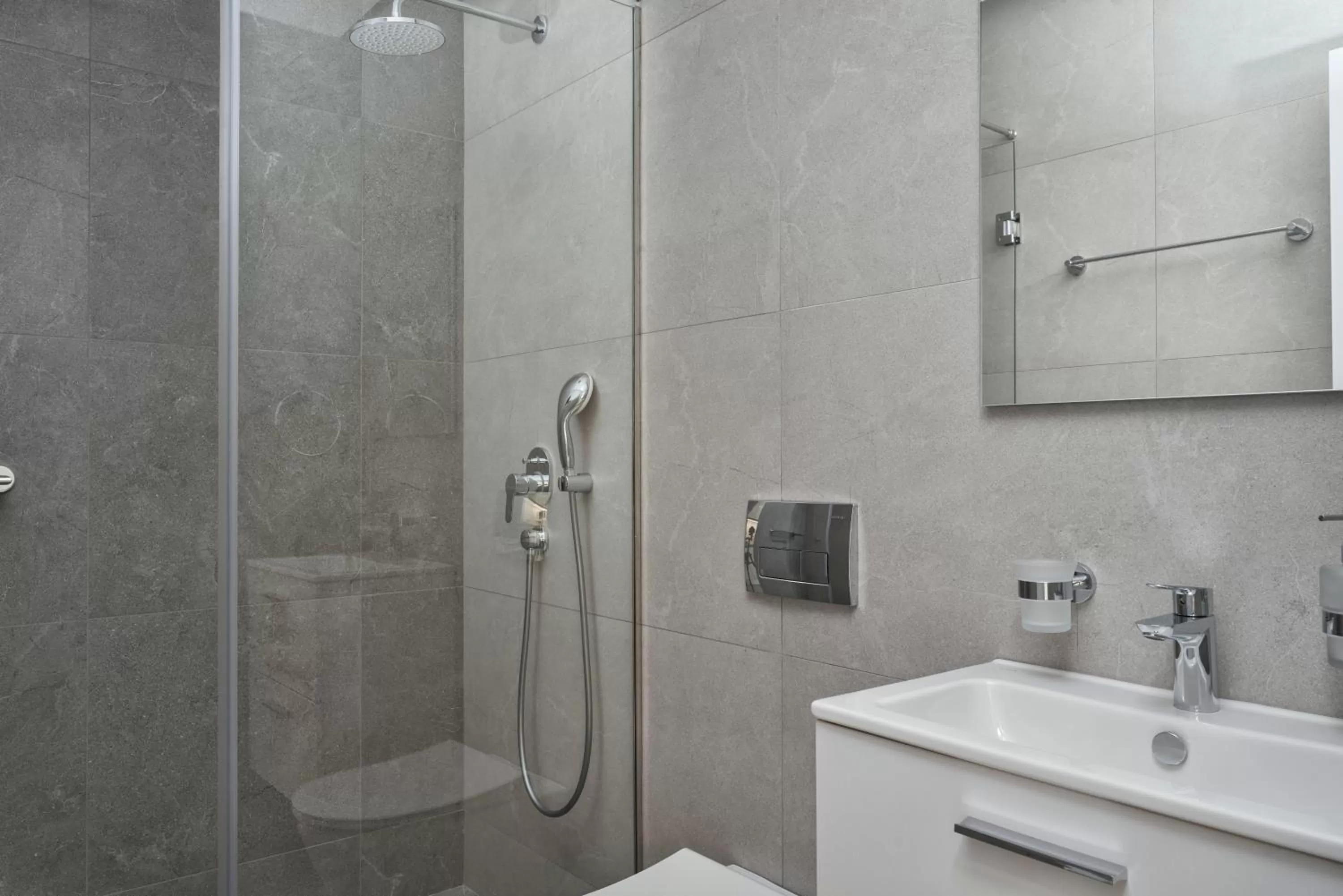 Deluxe Apartment with balcony in Hestia - Asklipiou 61