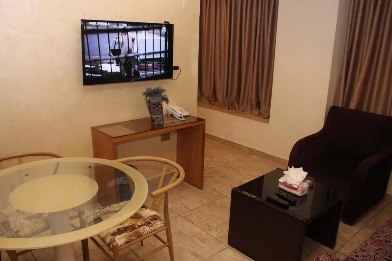 Living room, TV/Entertainment Center in Jawharet Alswefiah Hotel Suites