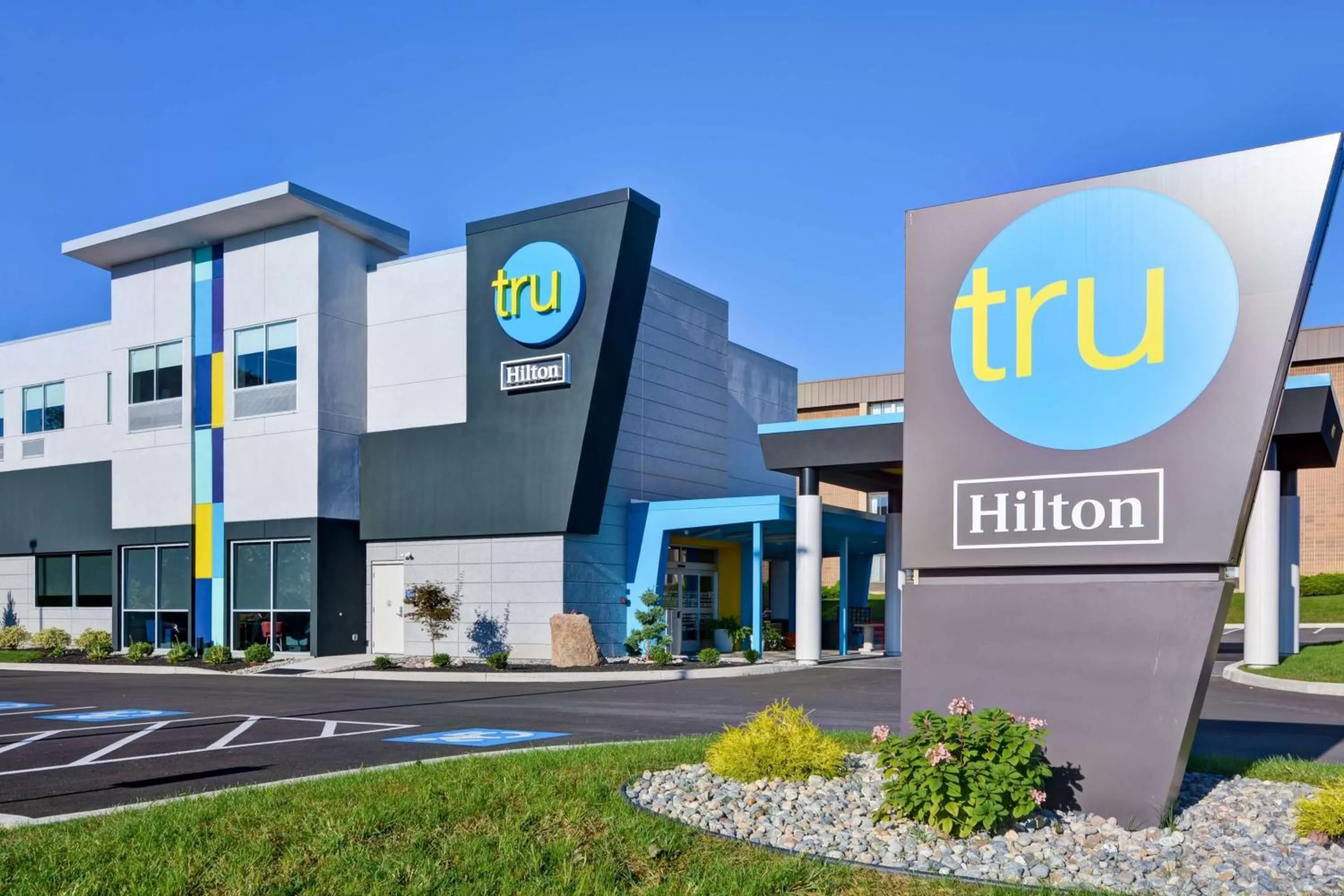 Property building in Tru by Hilton Syracuse North Airport Area