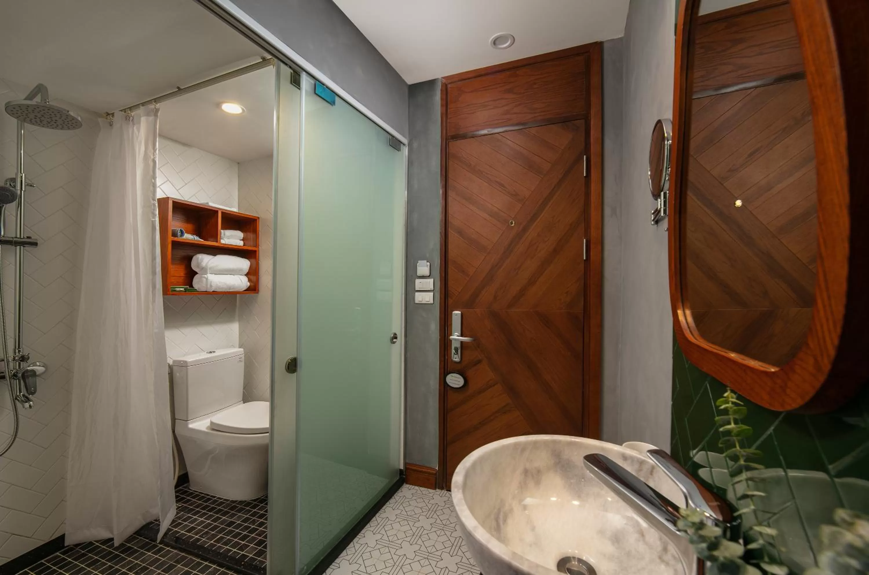 Shower in Hanoi La Selva Central Hotel & Spa