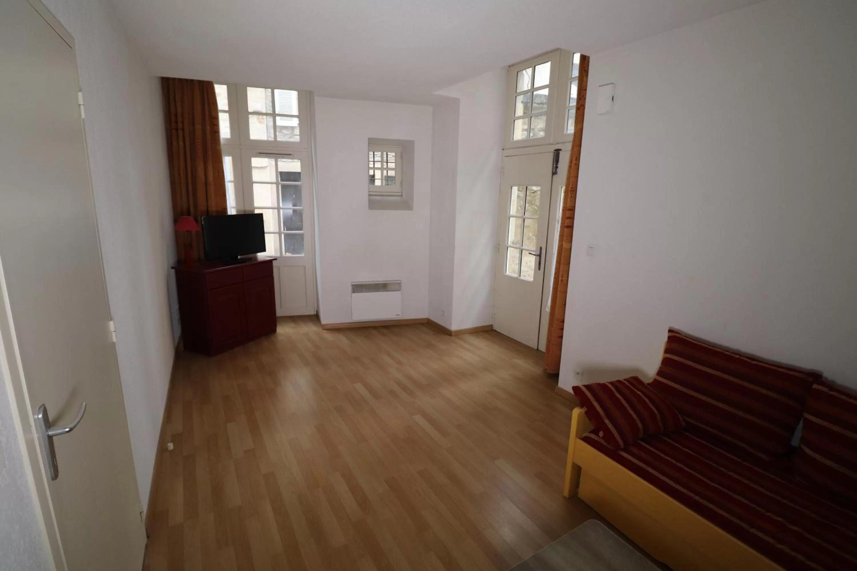 TV and multimedia, Seating Area in Chateau Ricard