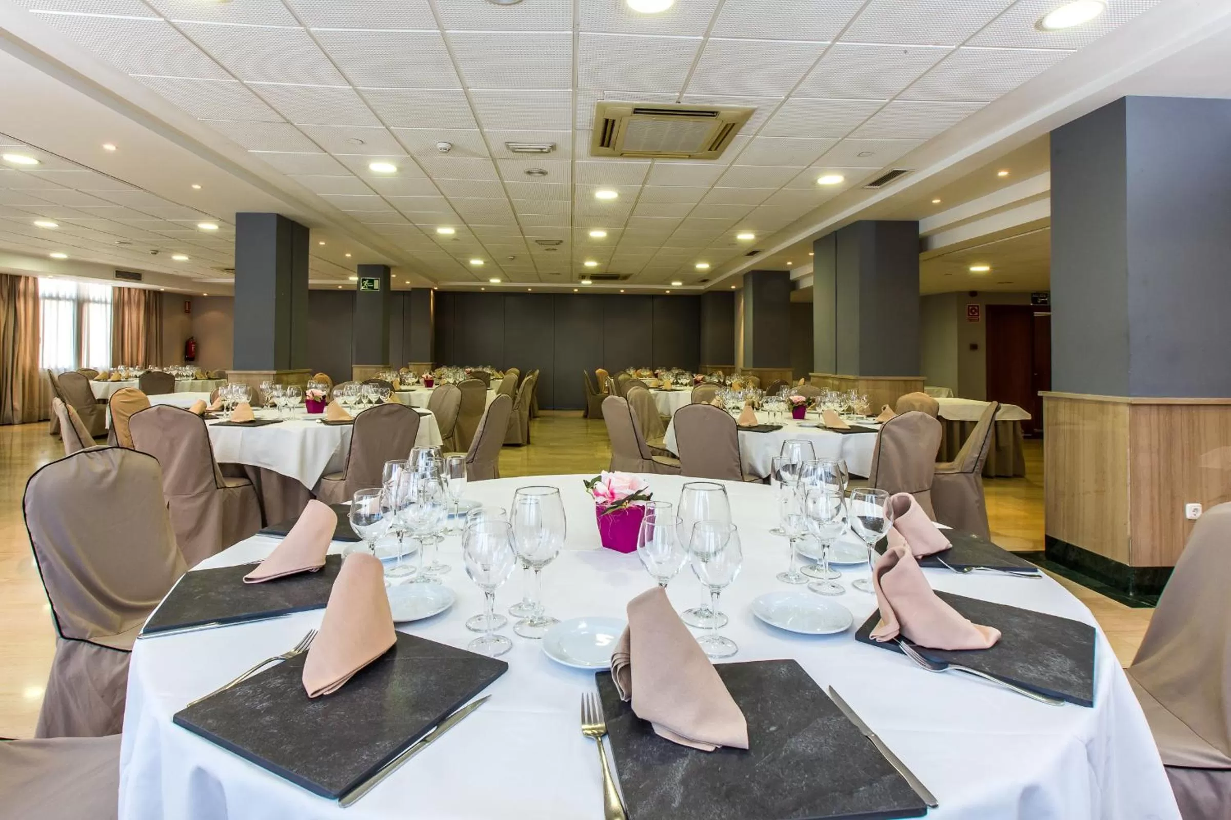 Banquet/Function facilities in Leonardo Hotel Granada