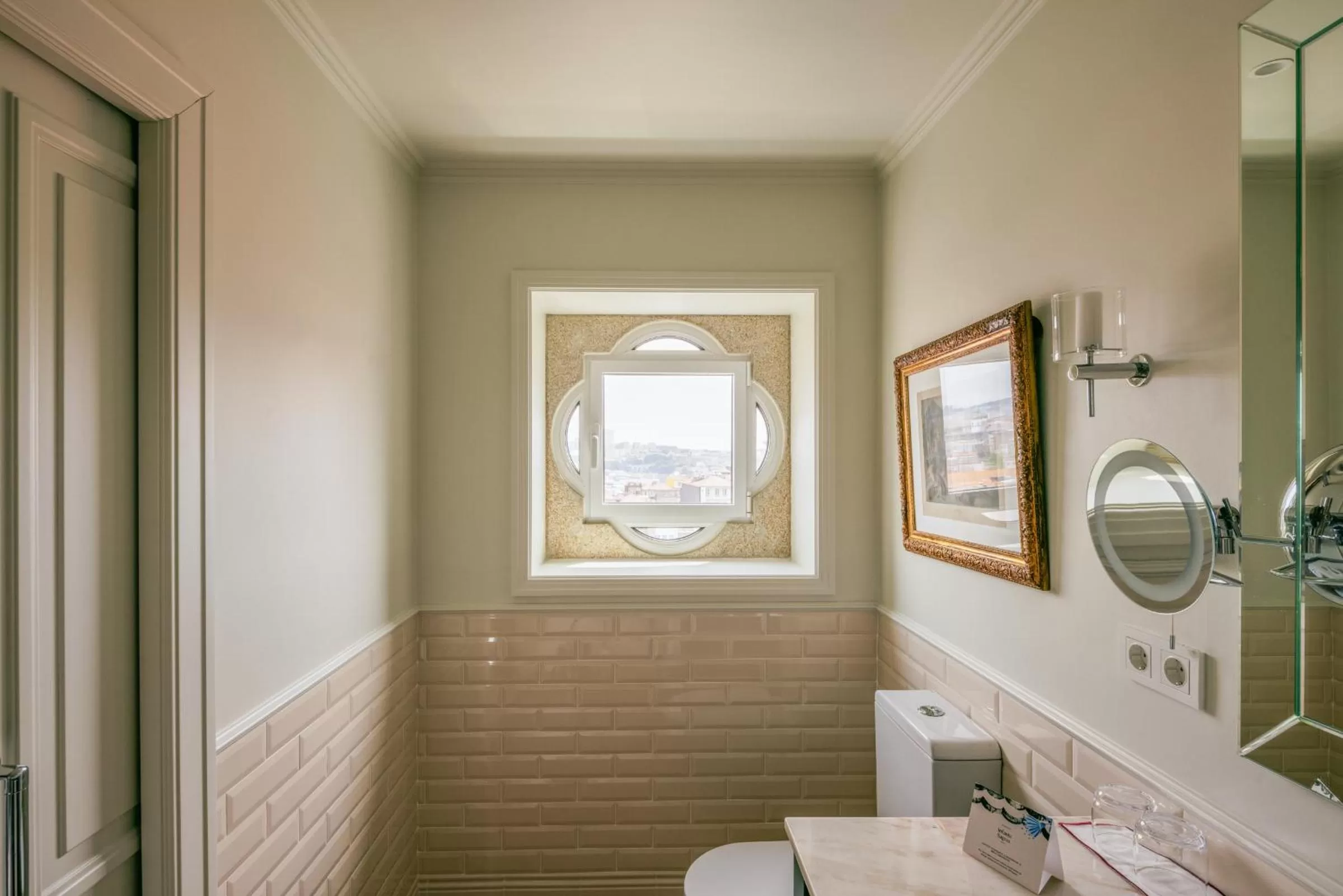 Bathroom in Hospes Infante Sagres Porto - Small Luxury Hotels Of The World