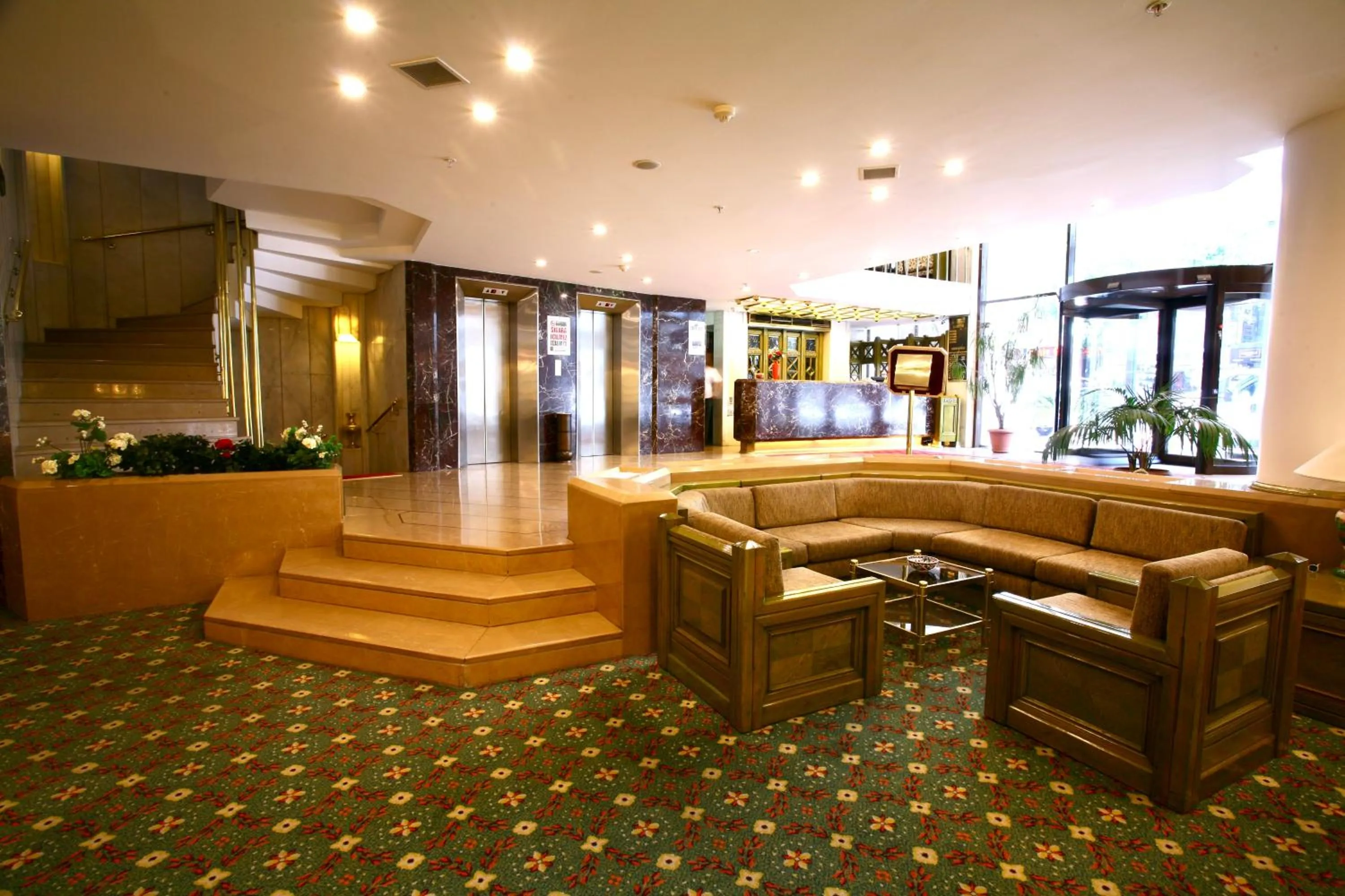 Lobby or reception in Istanbul Royal Hotel