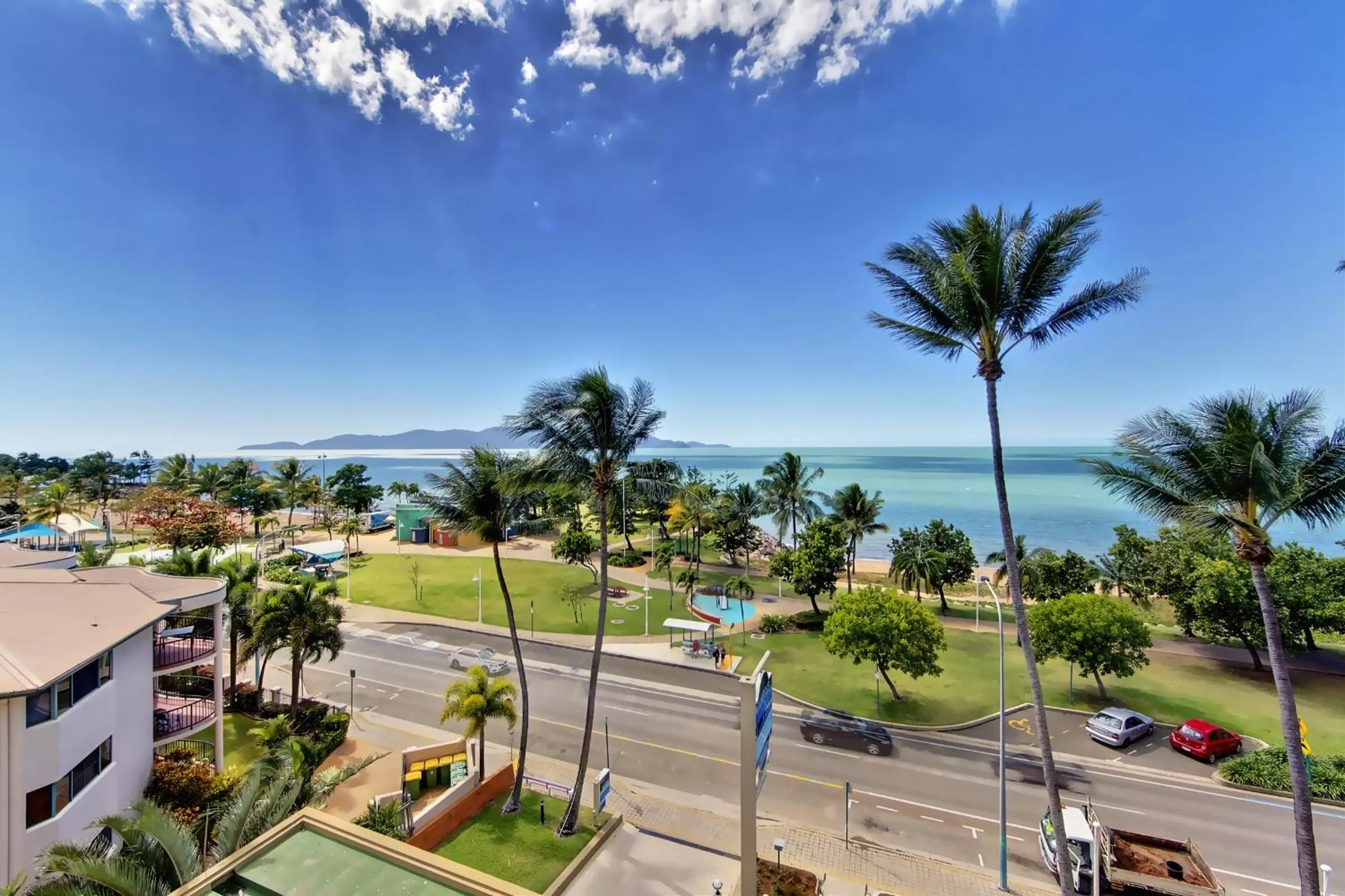 Restaurant/places to eat in Aquarius On The Beach