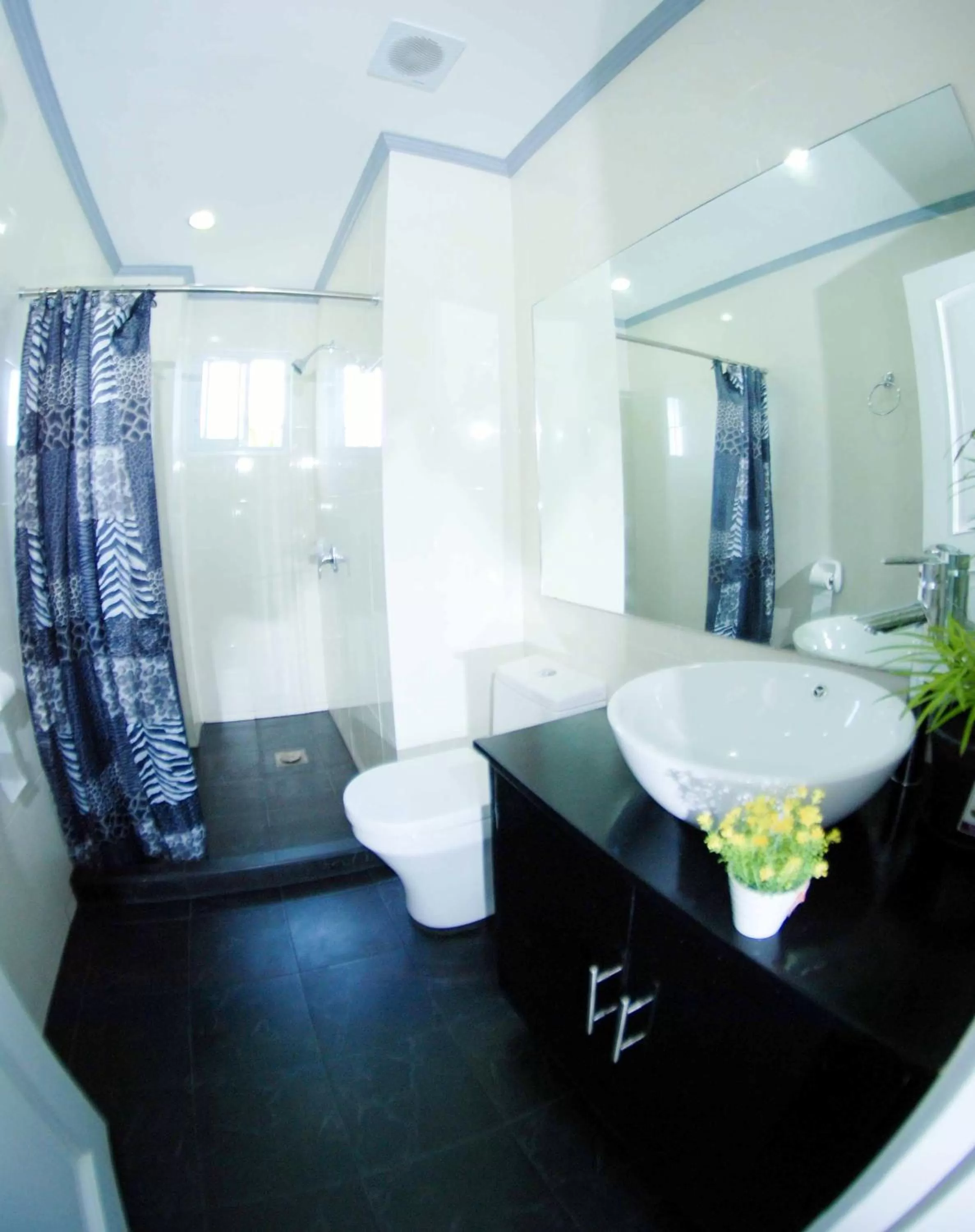 Toilet in Bohol South Beach Hotel