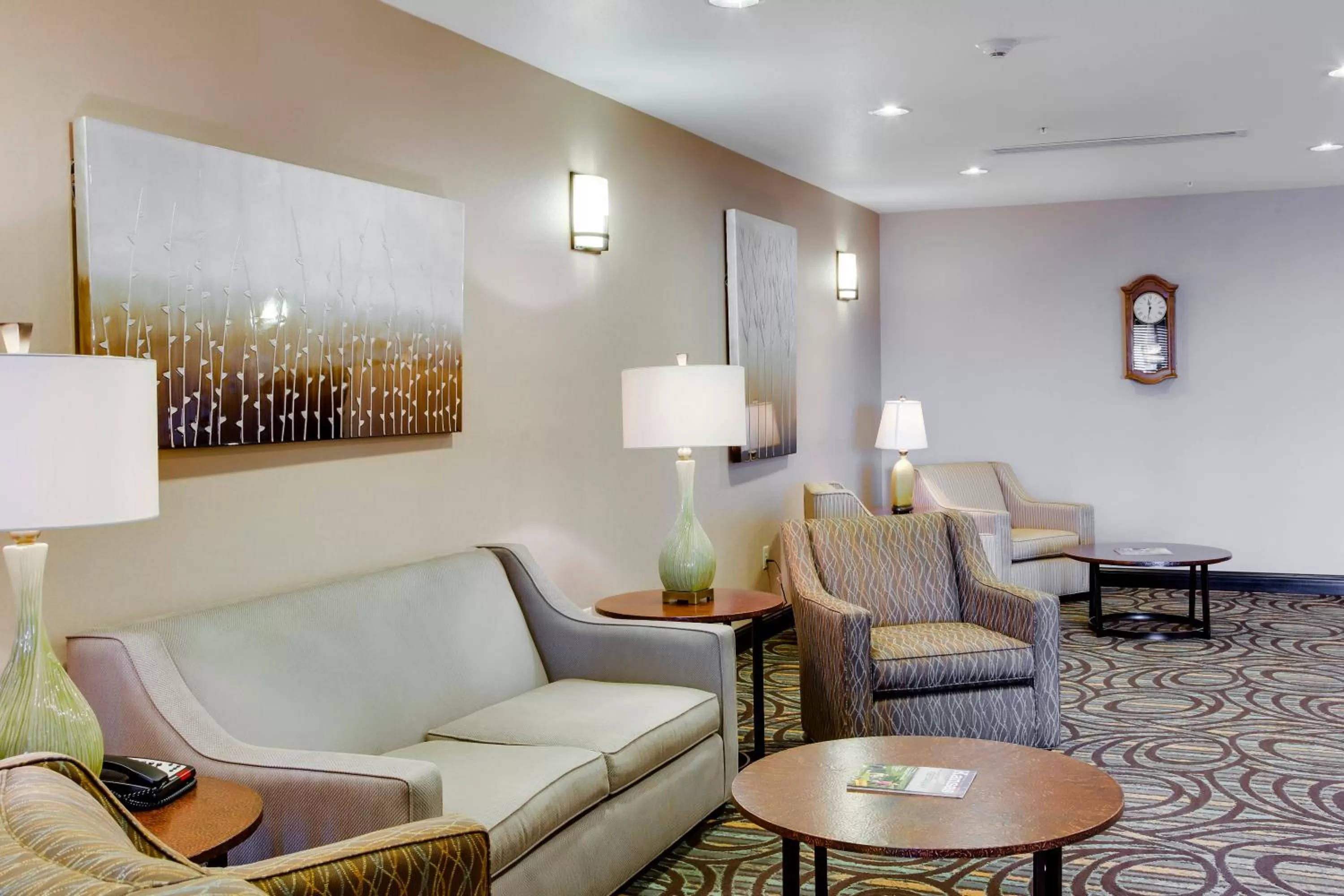 Lobby or reception in Holiday Inn Express & Suites Nevada by IHG