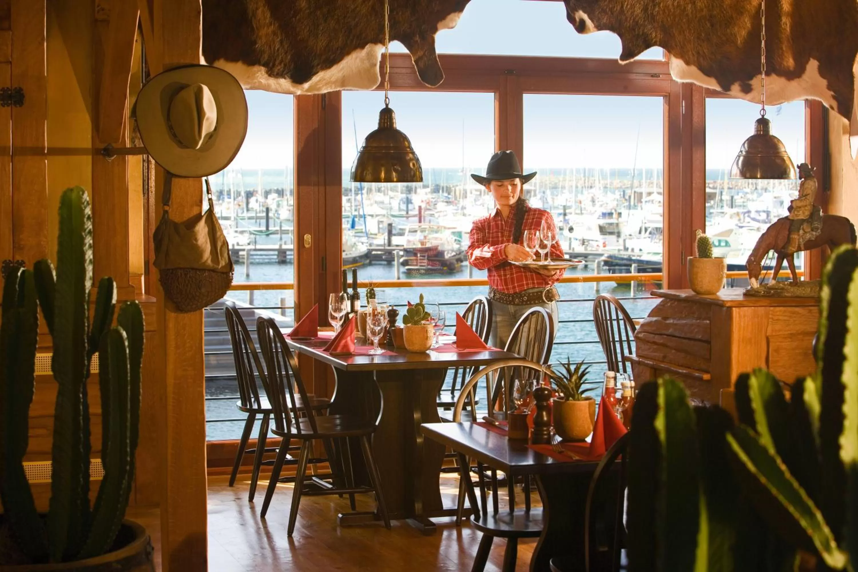 Staff in Yachthafenresidenz Hohe Düne