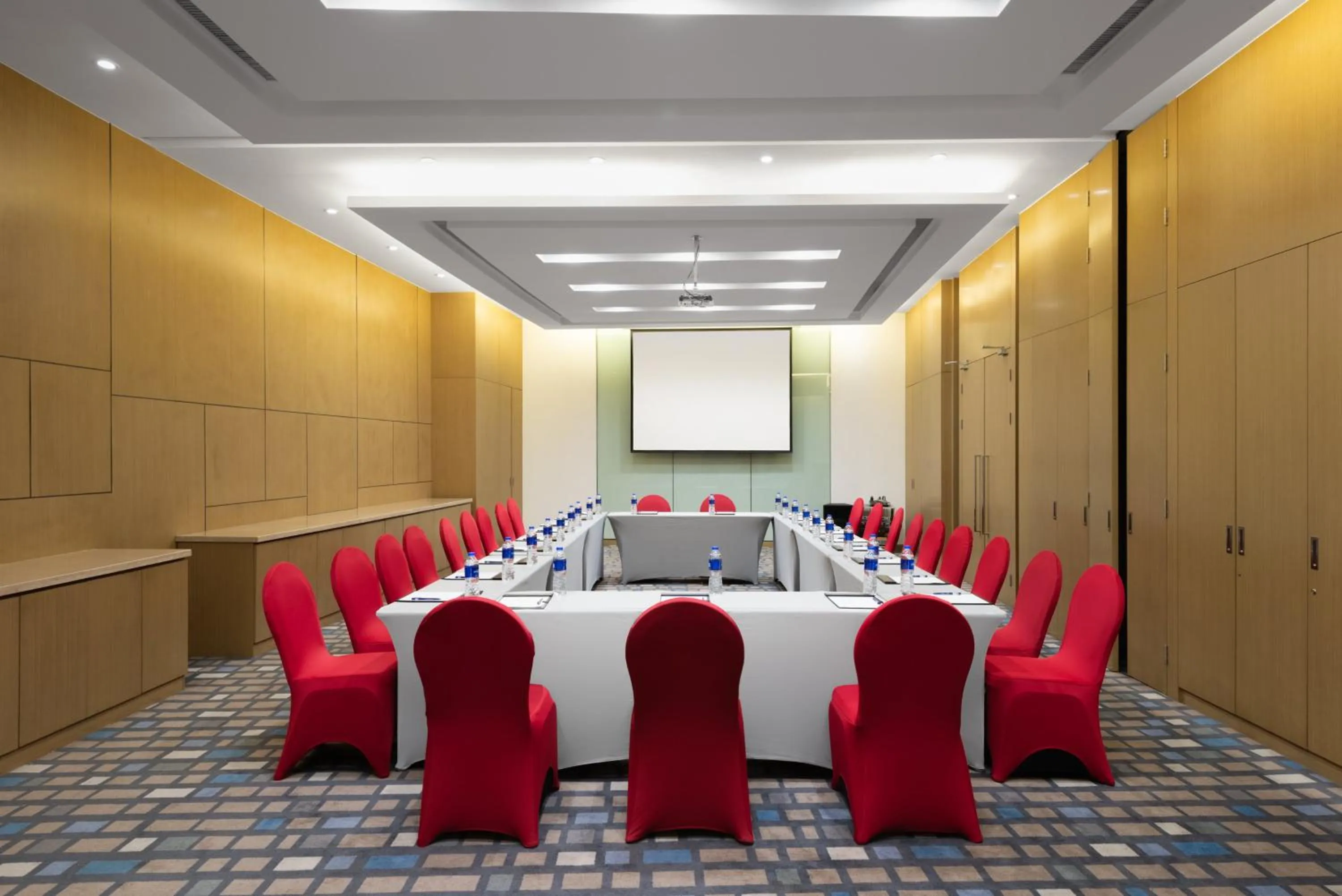 Meeting/conference room in Holiday Inn Express Nantong Downtown by IHG