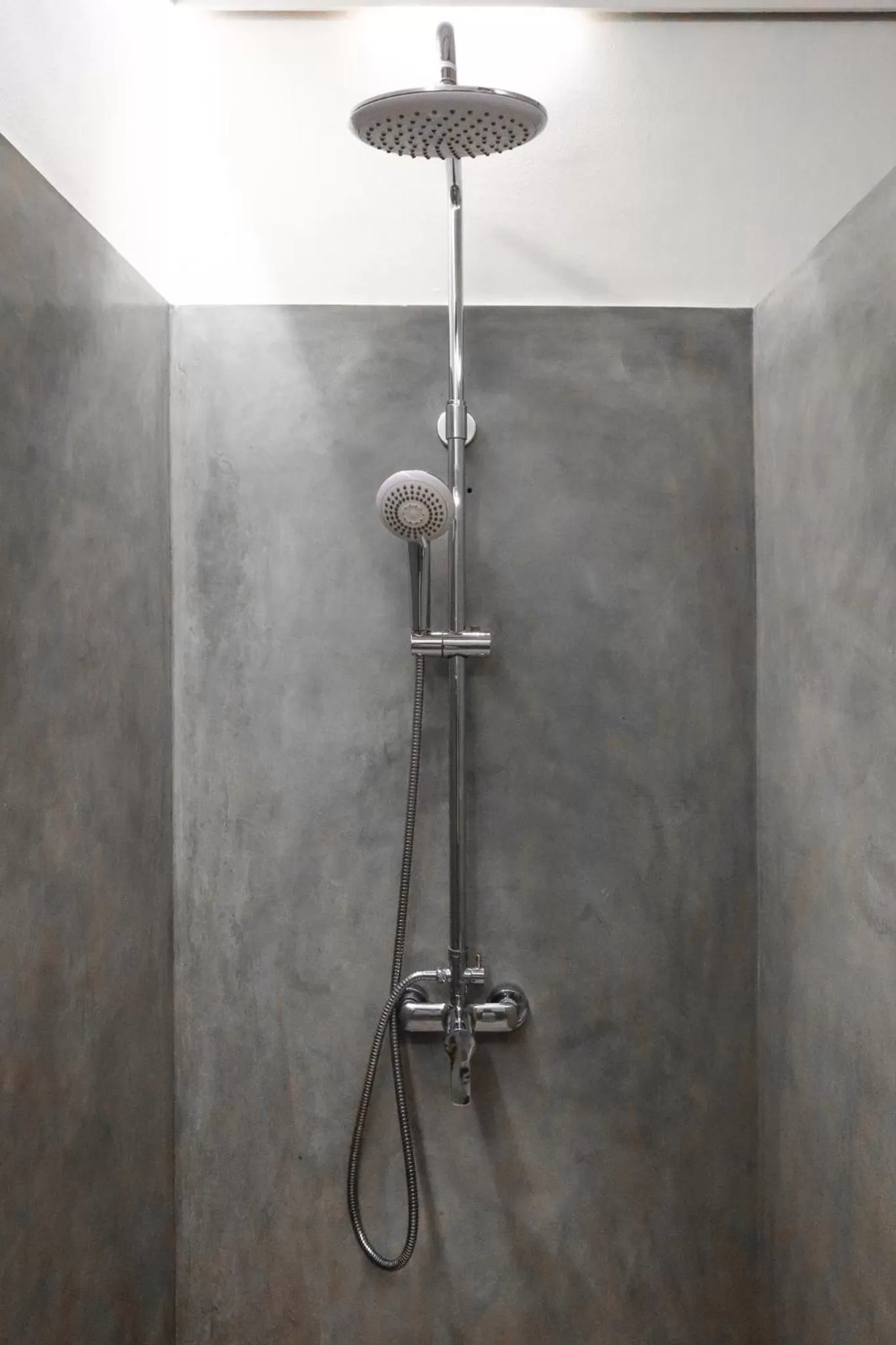 Shower in The One Ella