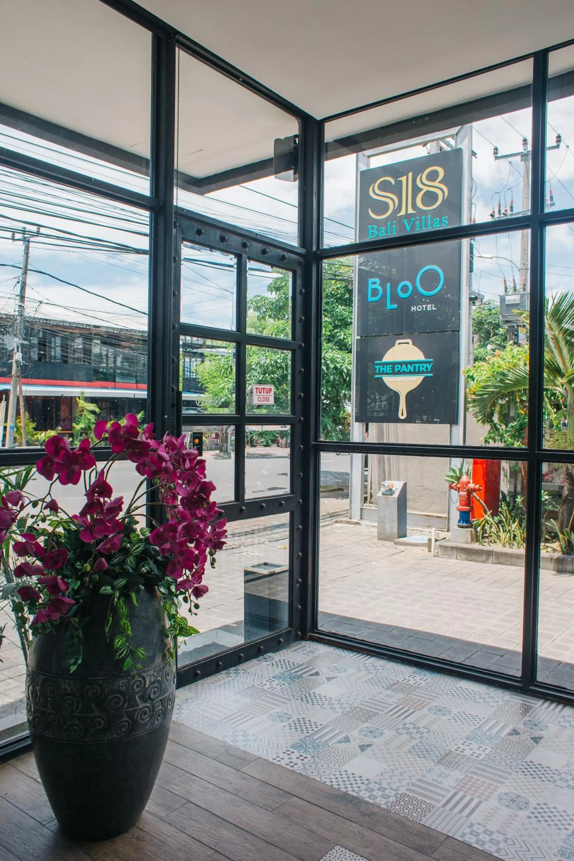 Restaurant/places to eat in Bloo Bali Hotel