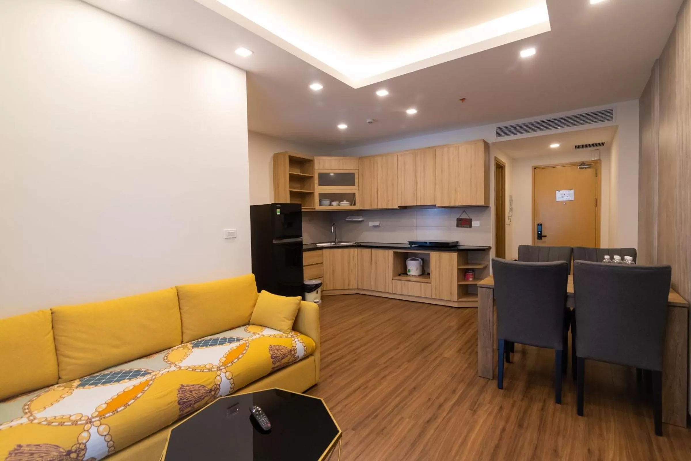 Photo of the whole room, Kitchen/Kitchenette in FLC Sea Tower Quy Nhơn - Homostay