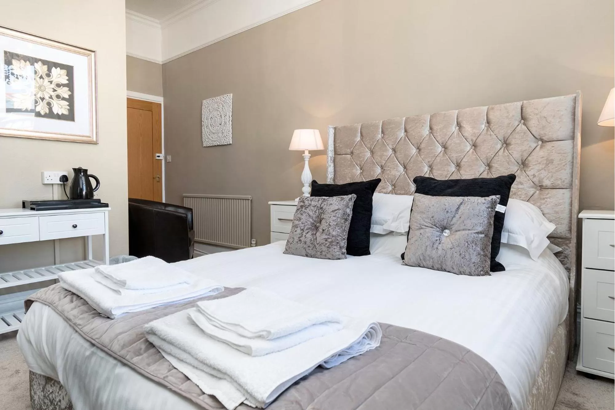 Bed in Lansdowne House with Private Car Park