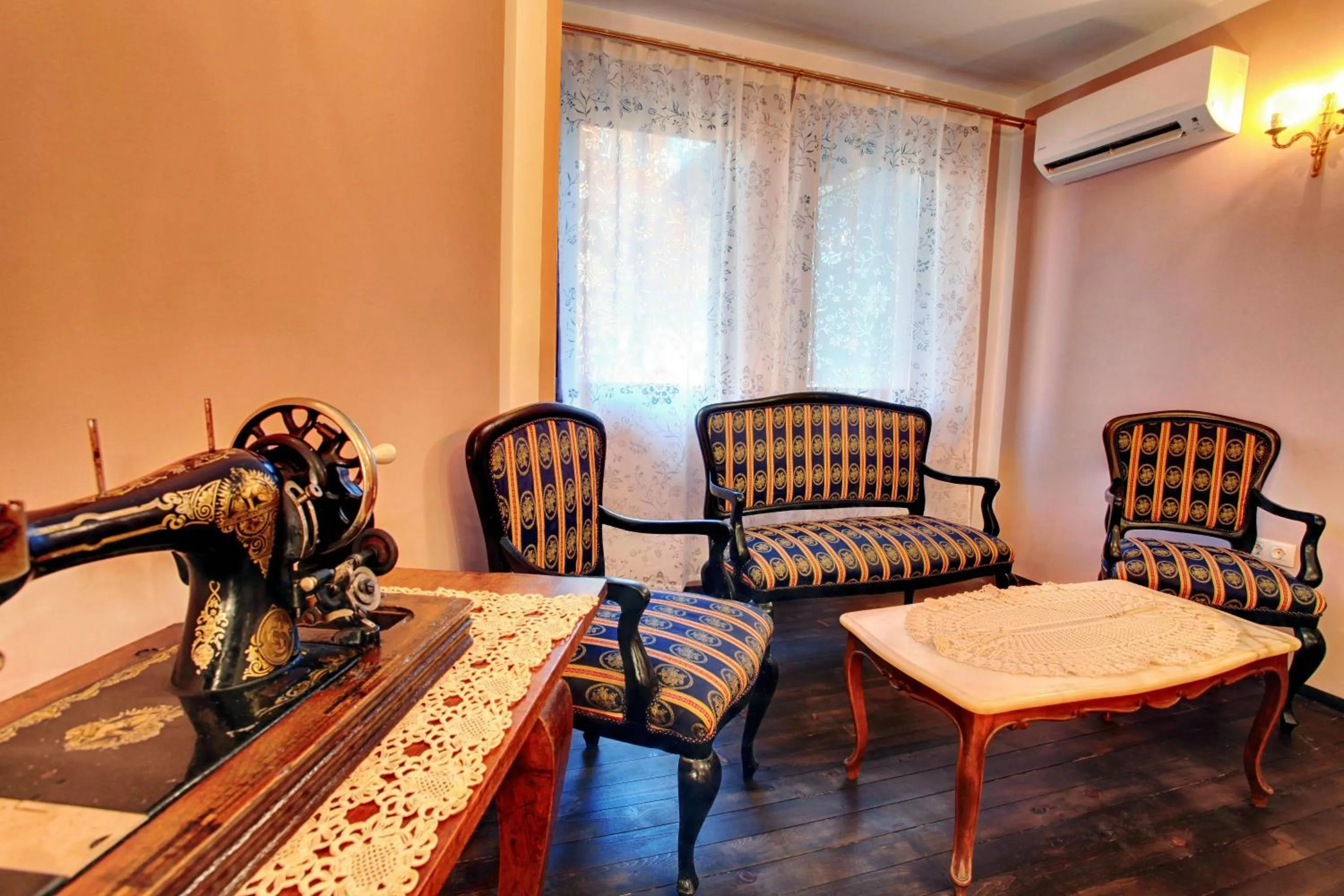 Seating area in Hotel Evmolpia