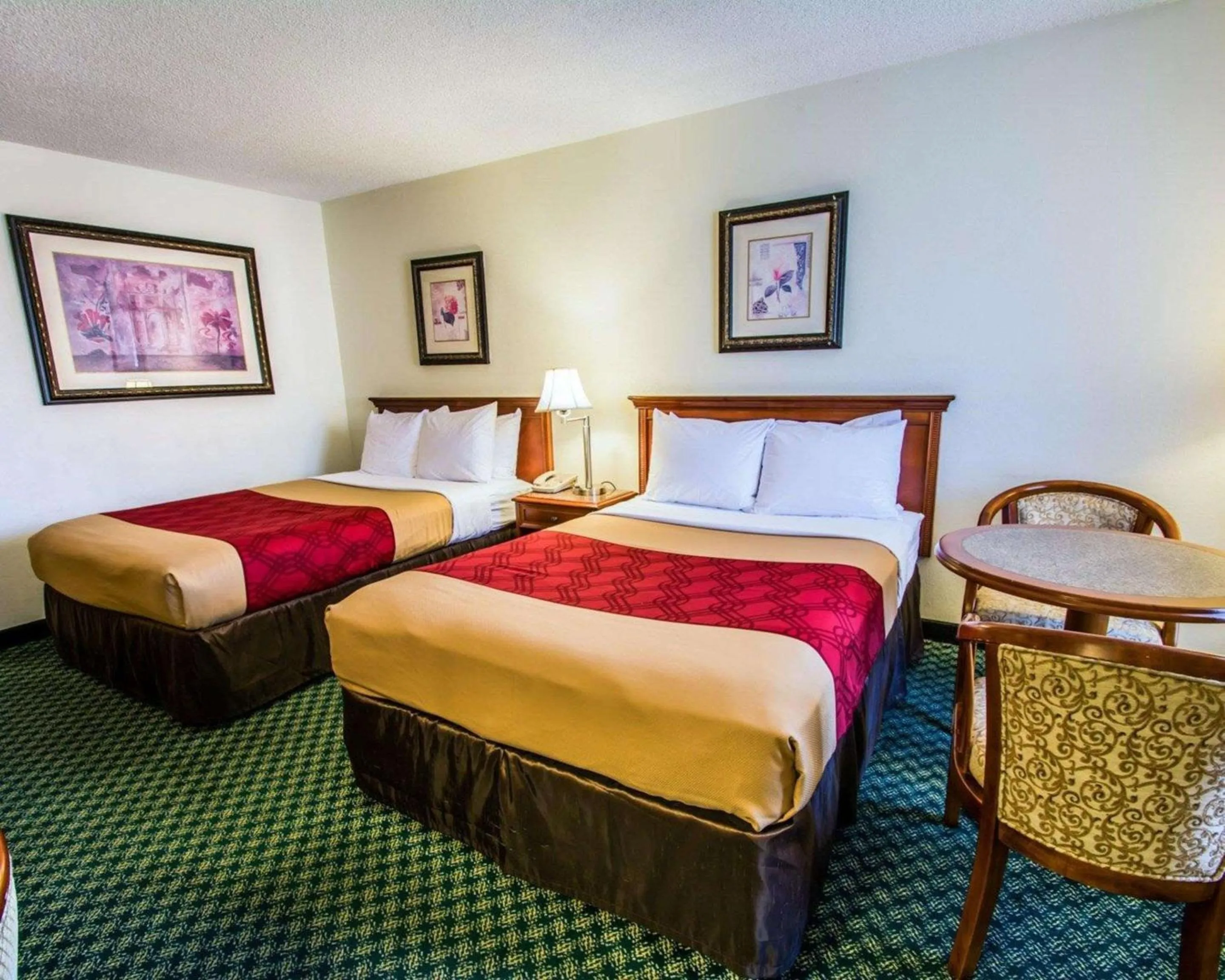 Photo of the whole room, Bed in Econo Lodge Port Canaveral Area