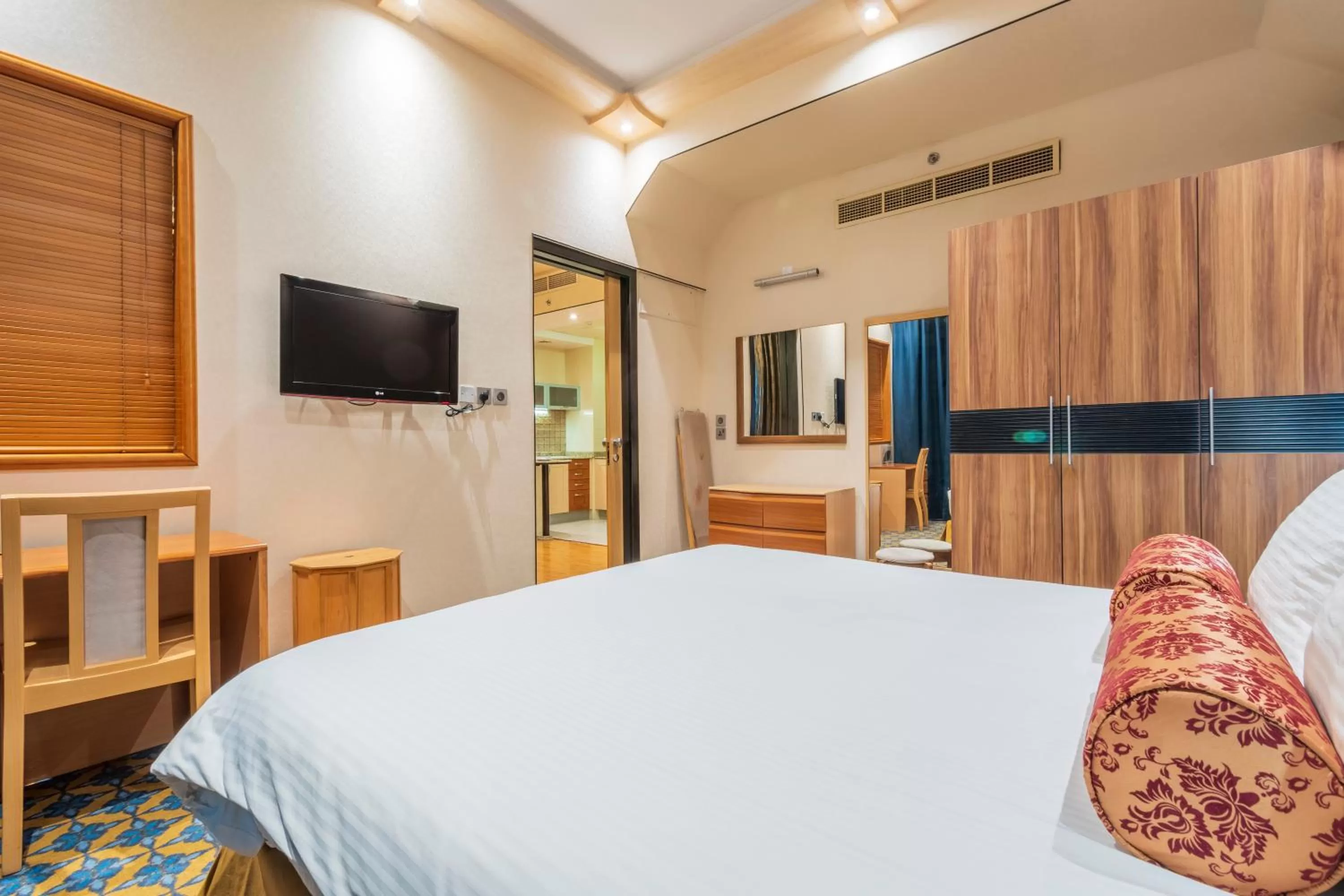 Bed in Elite Crystal Hotel