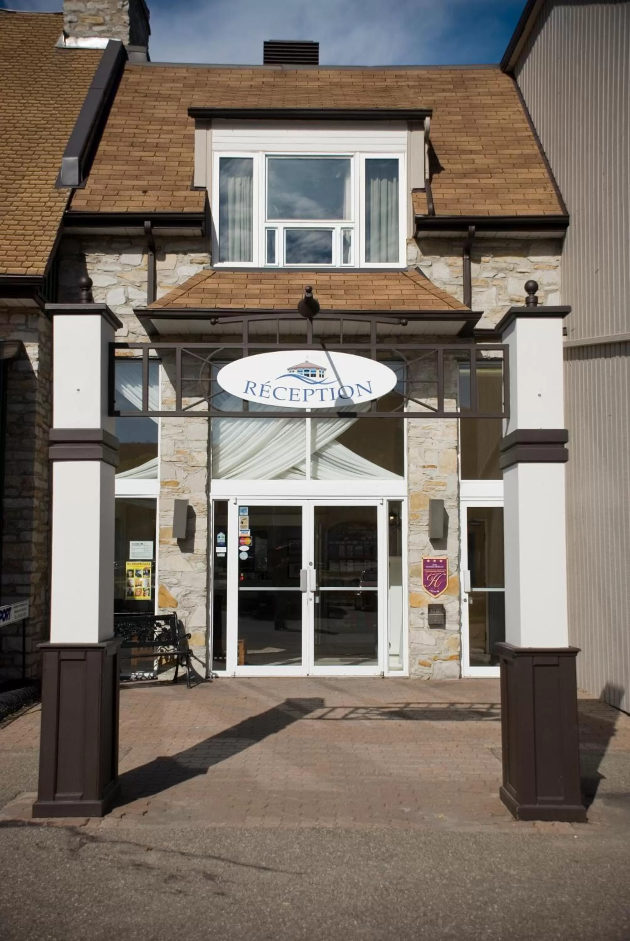 Facade/entrance in Hotel Vacances Tremblant