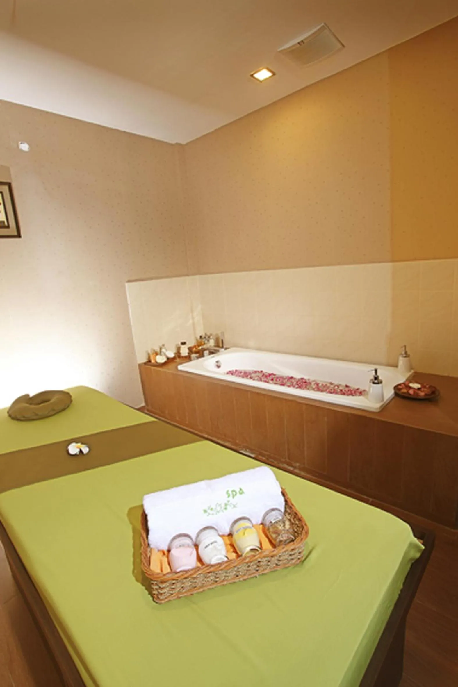 Spa and wellness centre/facilities in Golden Flower by KAGUM Hotels