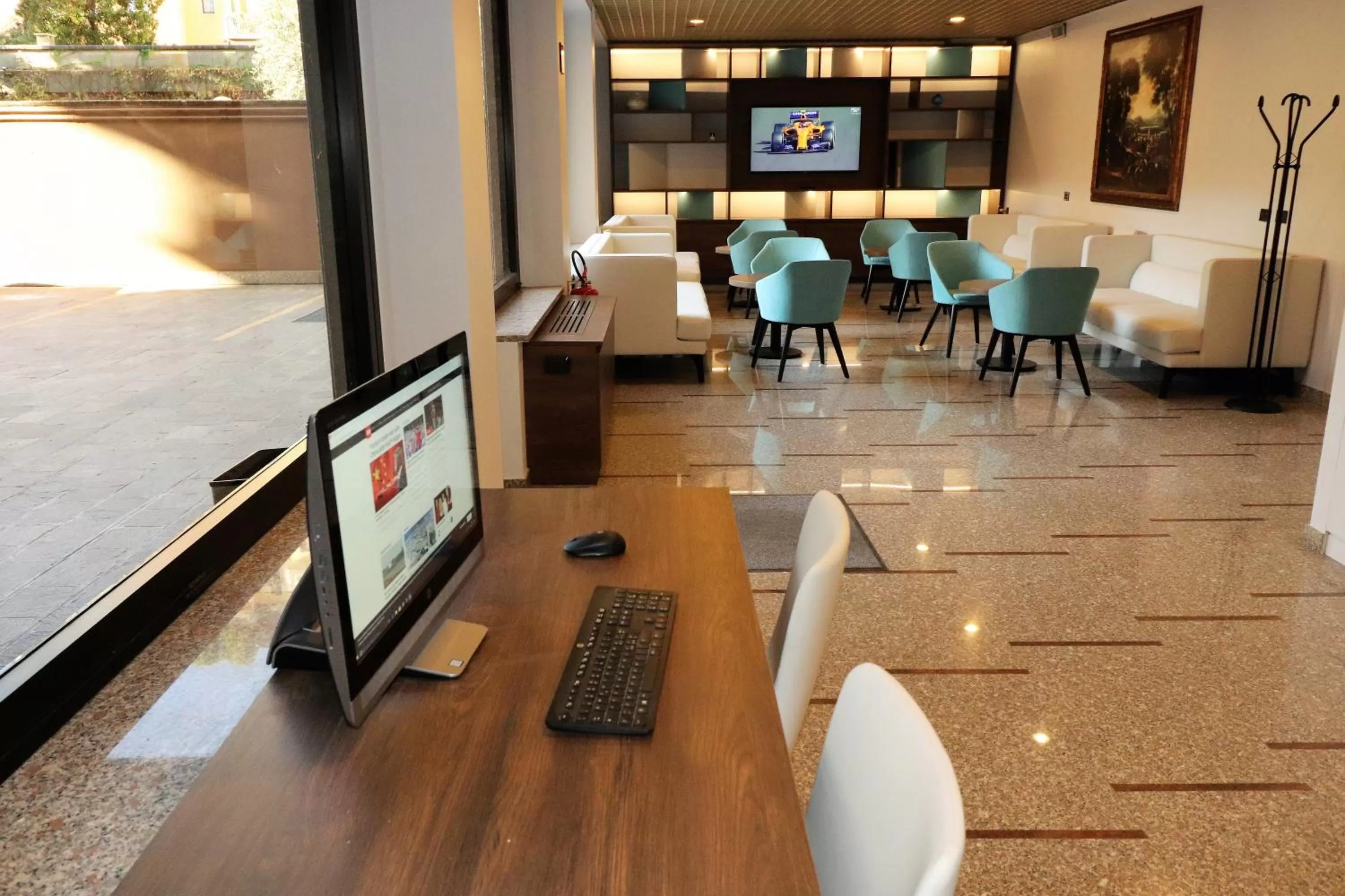 Communal lounge/ TV room in Hotel Domenichino