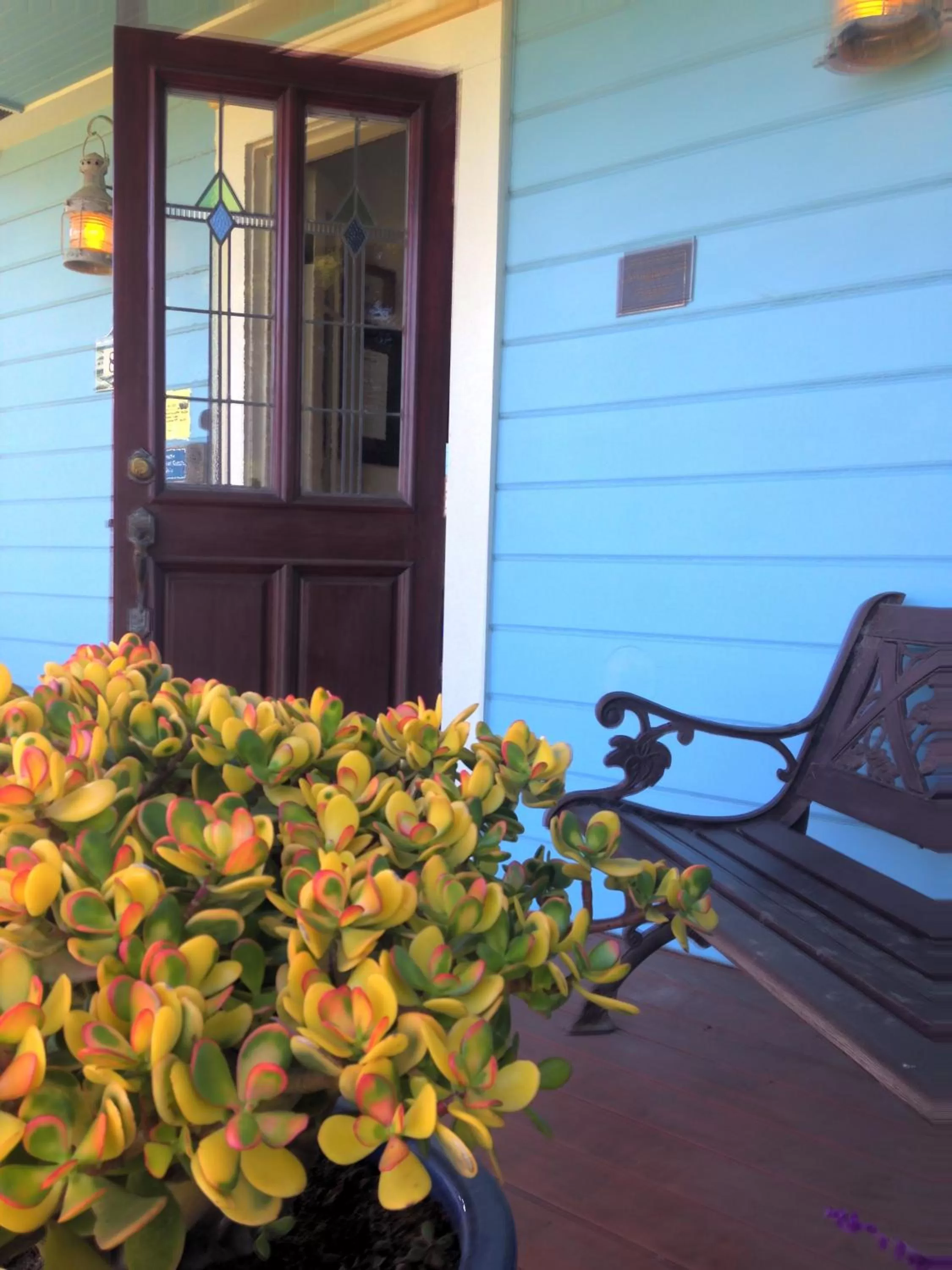 Facade/entrance in Captain's Inn at Moss Landing
