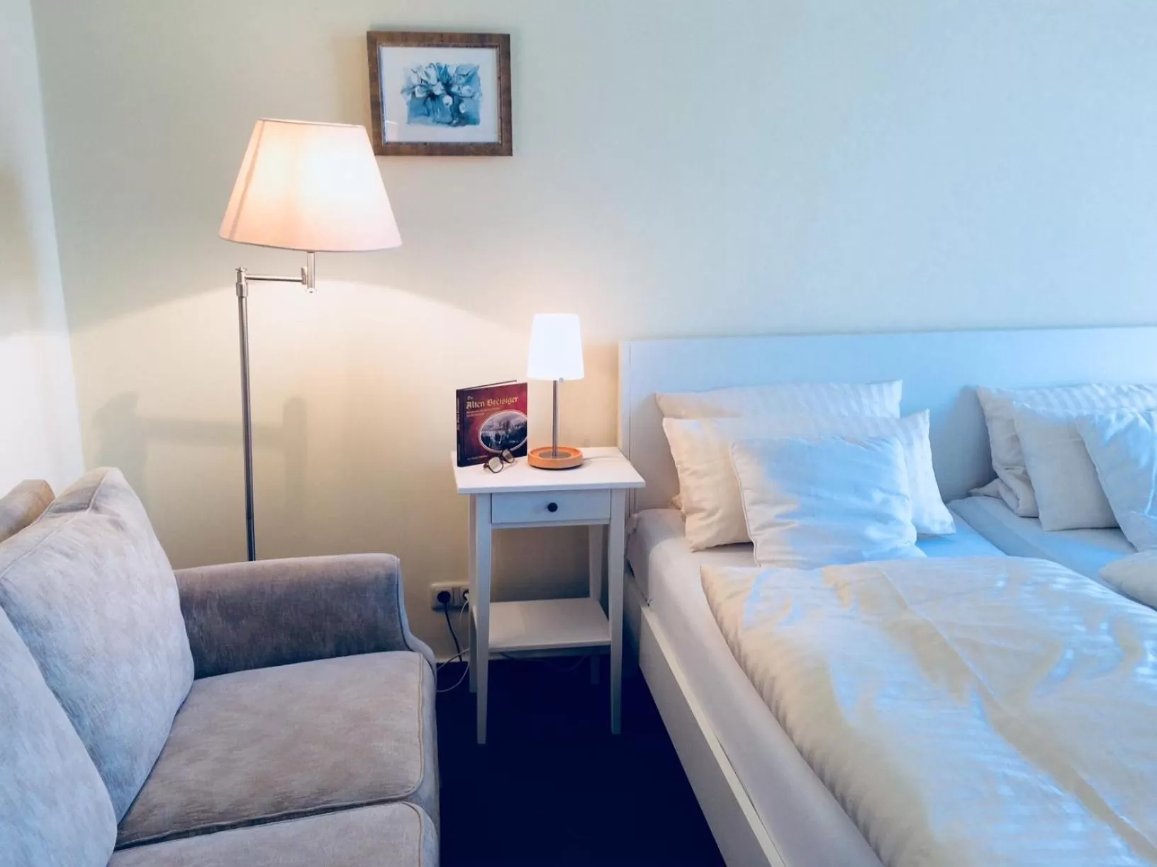 Living room, Bed in Hotel Rhein-Residenz