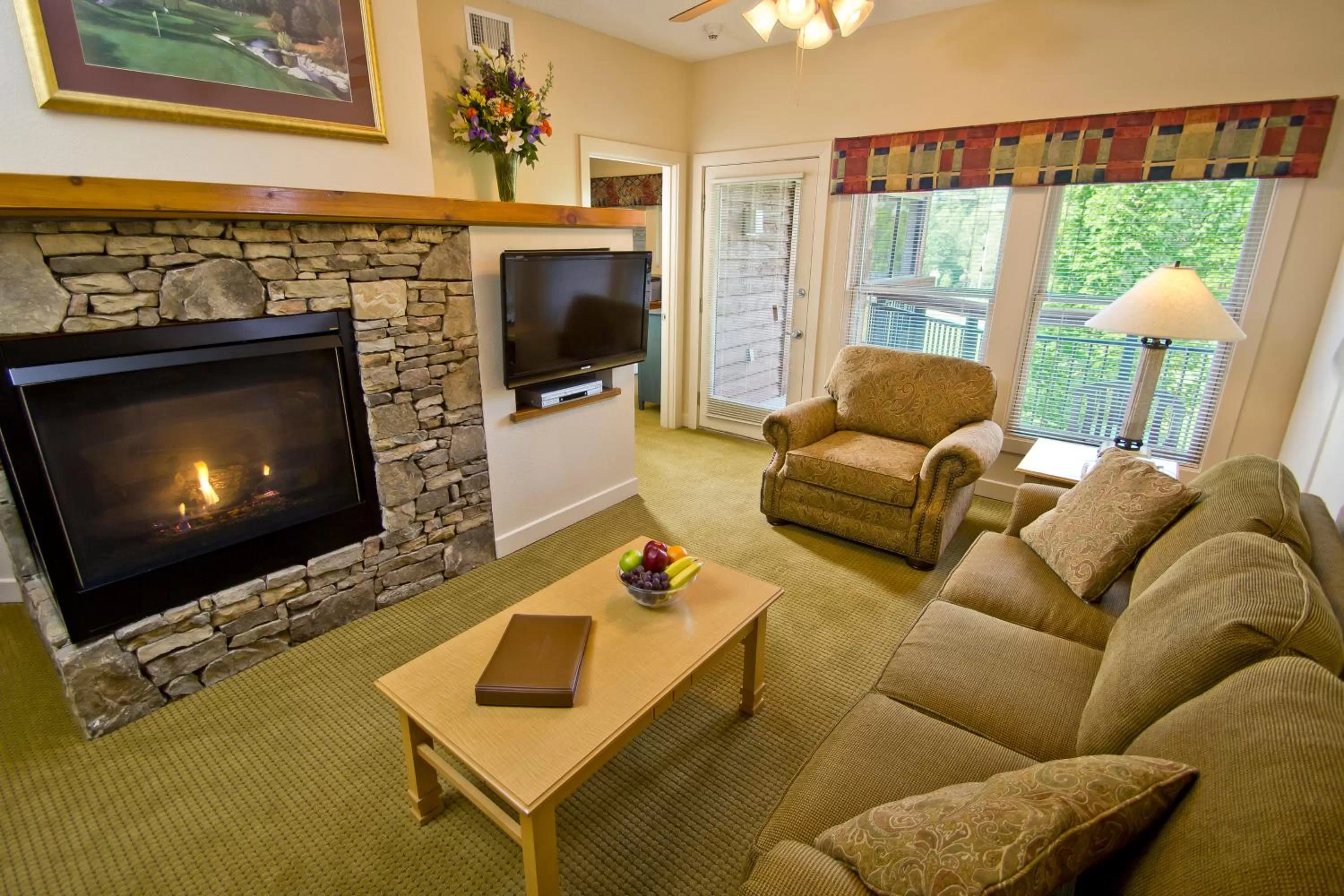 Living room in Hilton Vacation Club Bent Creek Golf Village Gatlinburg