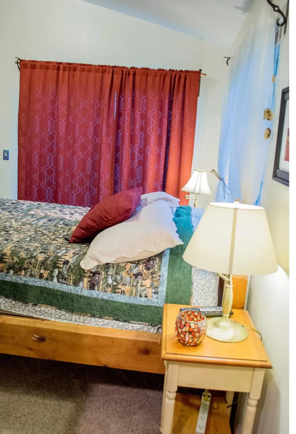 Bed in Pioneer Inn Downtown